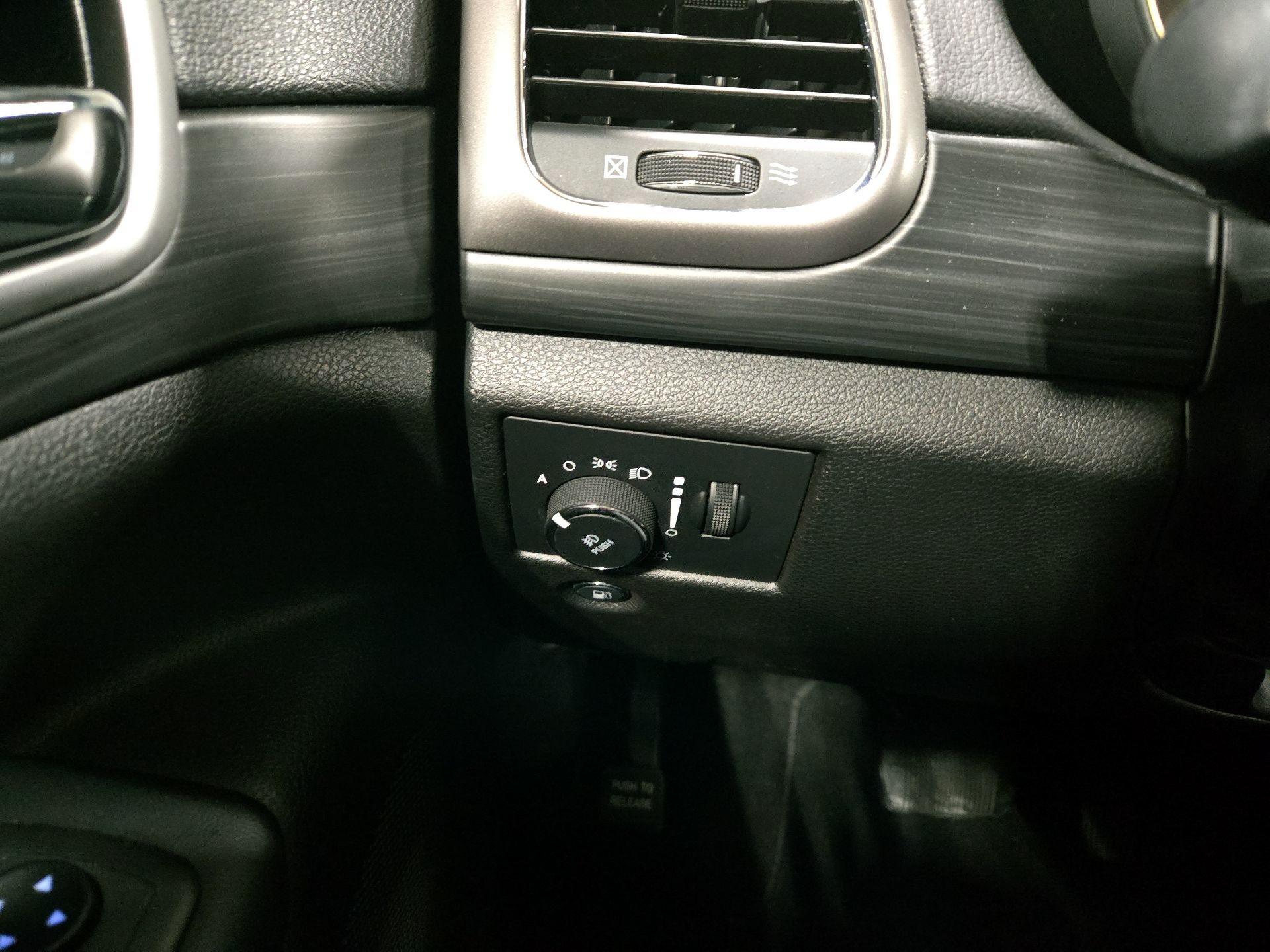 Thumbnail: 2019 Jeep Grand Cherokee - 13