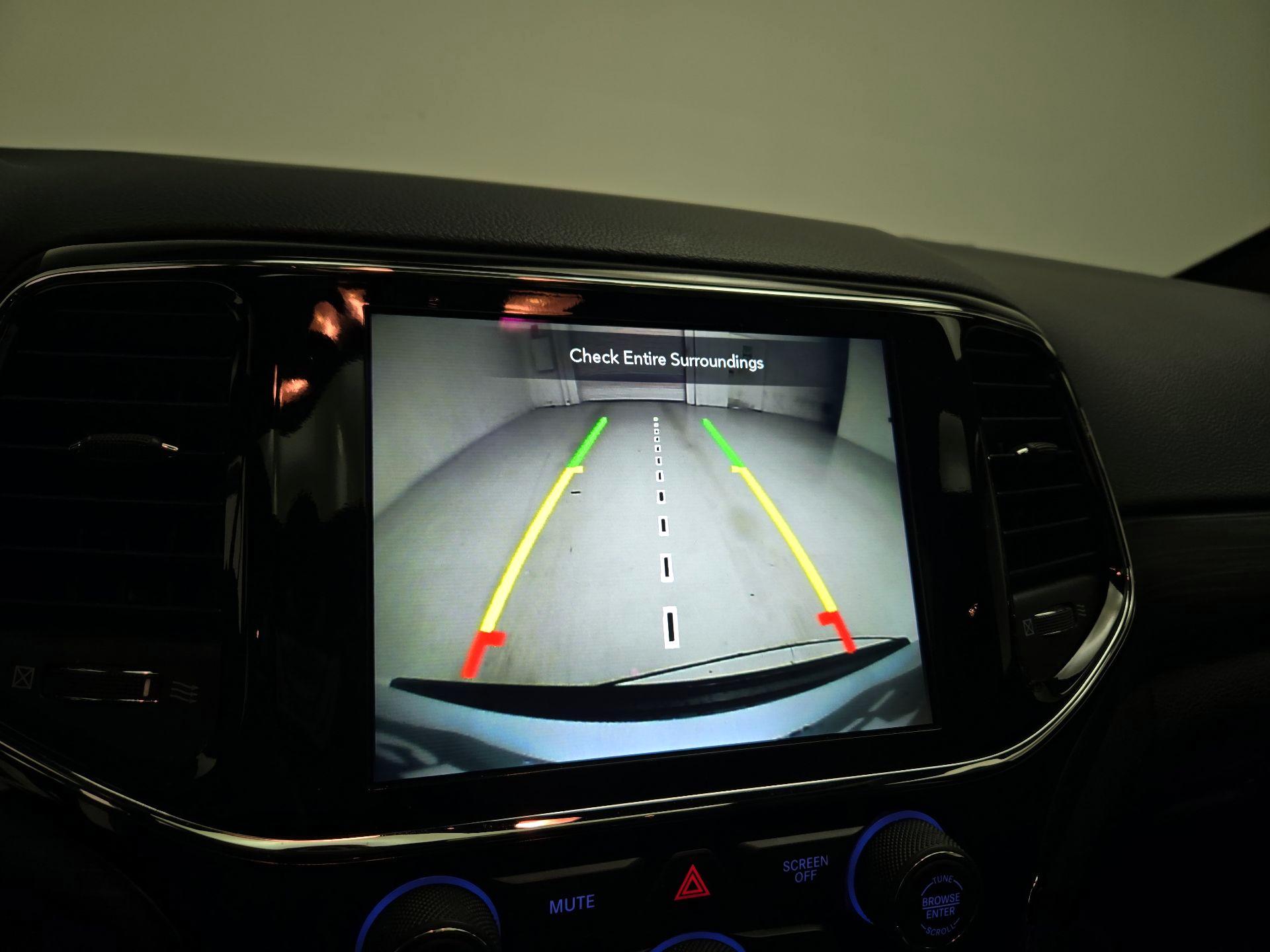 Thumbnail: 2019 Jeep Grand Cherokee - 15