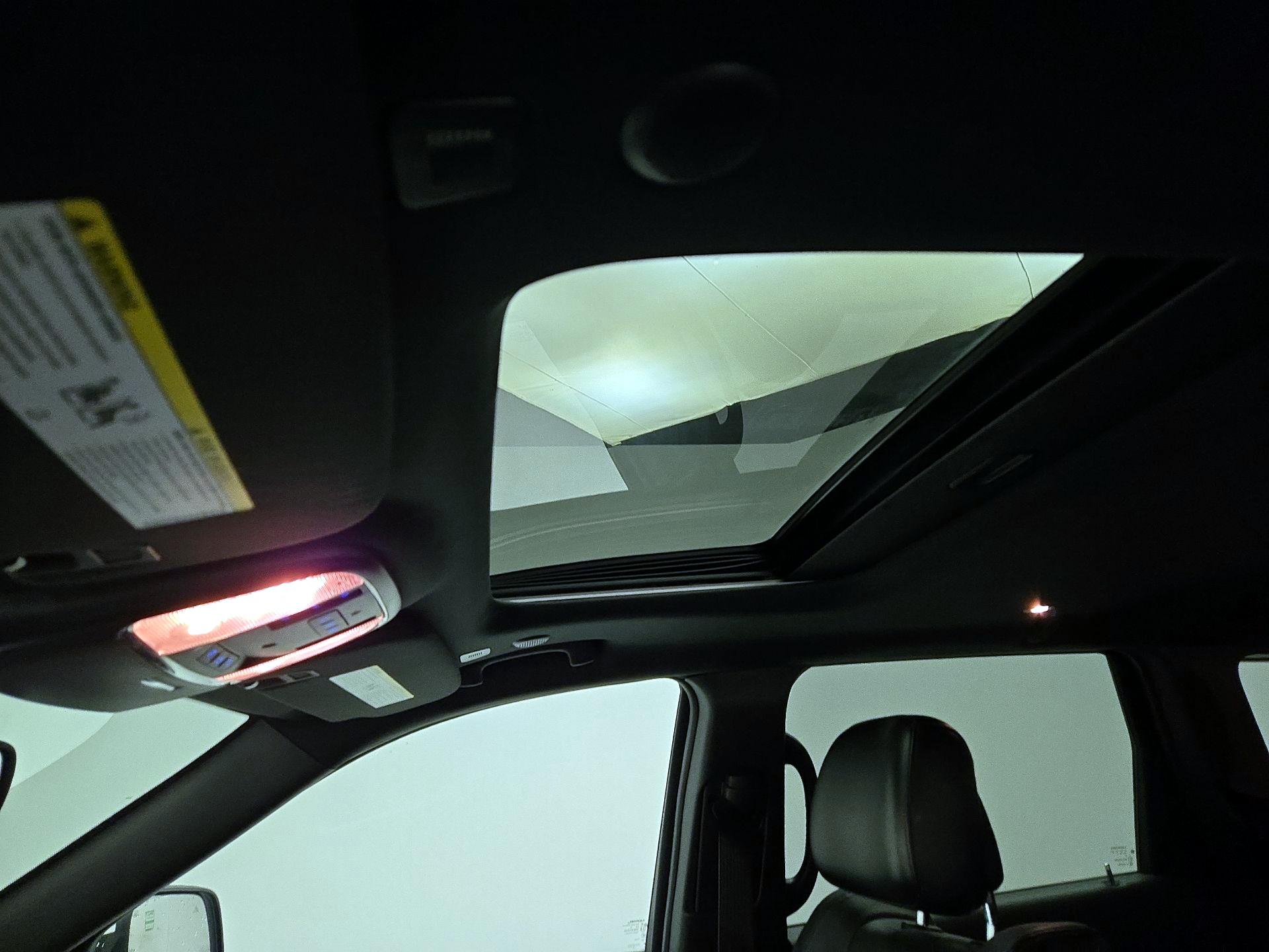 Thumbnail: 2019 Jeep Grand Cherokee - 20