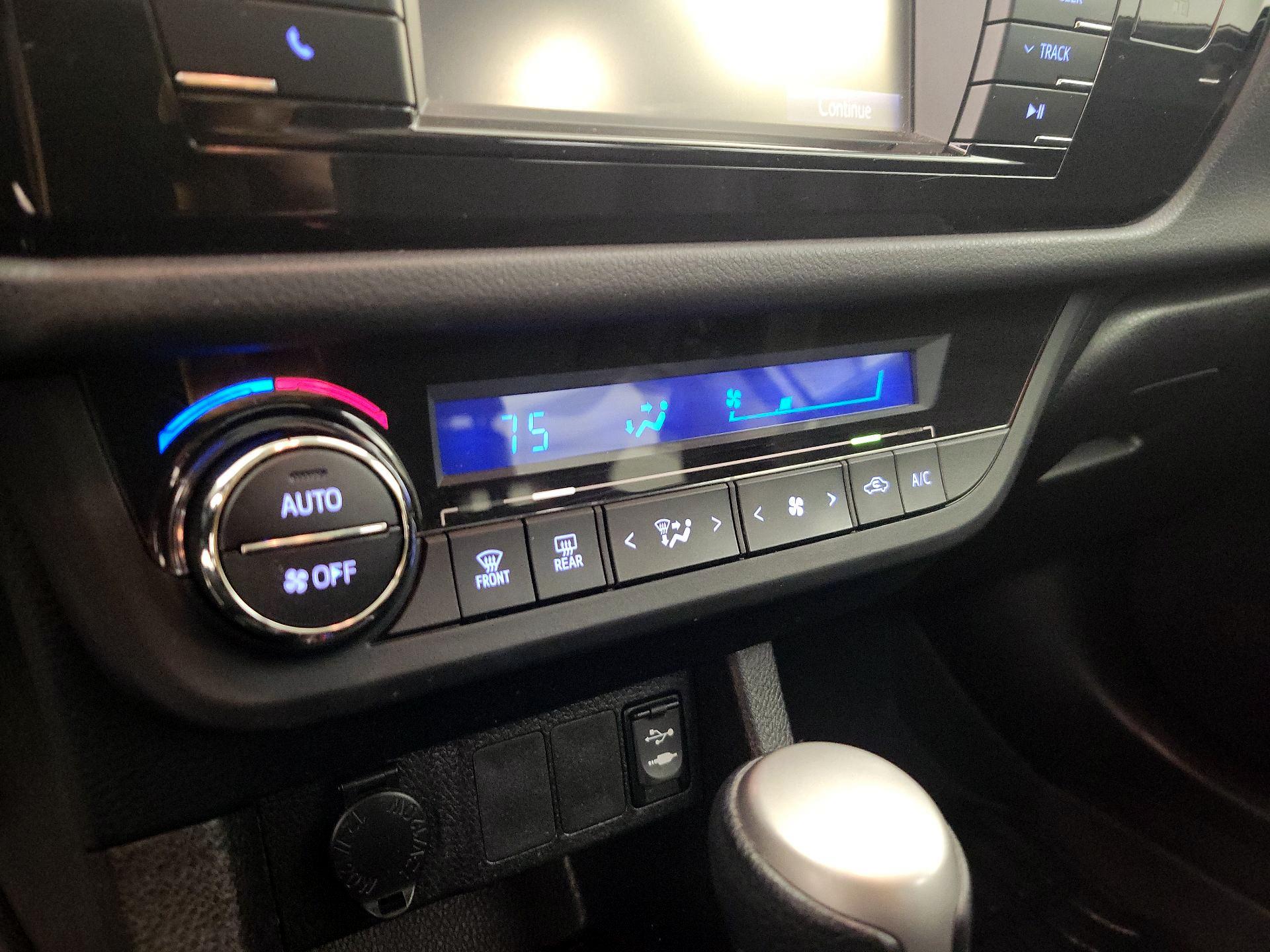 Thumbnail: 2014 Toyota Corolla - 16