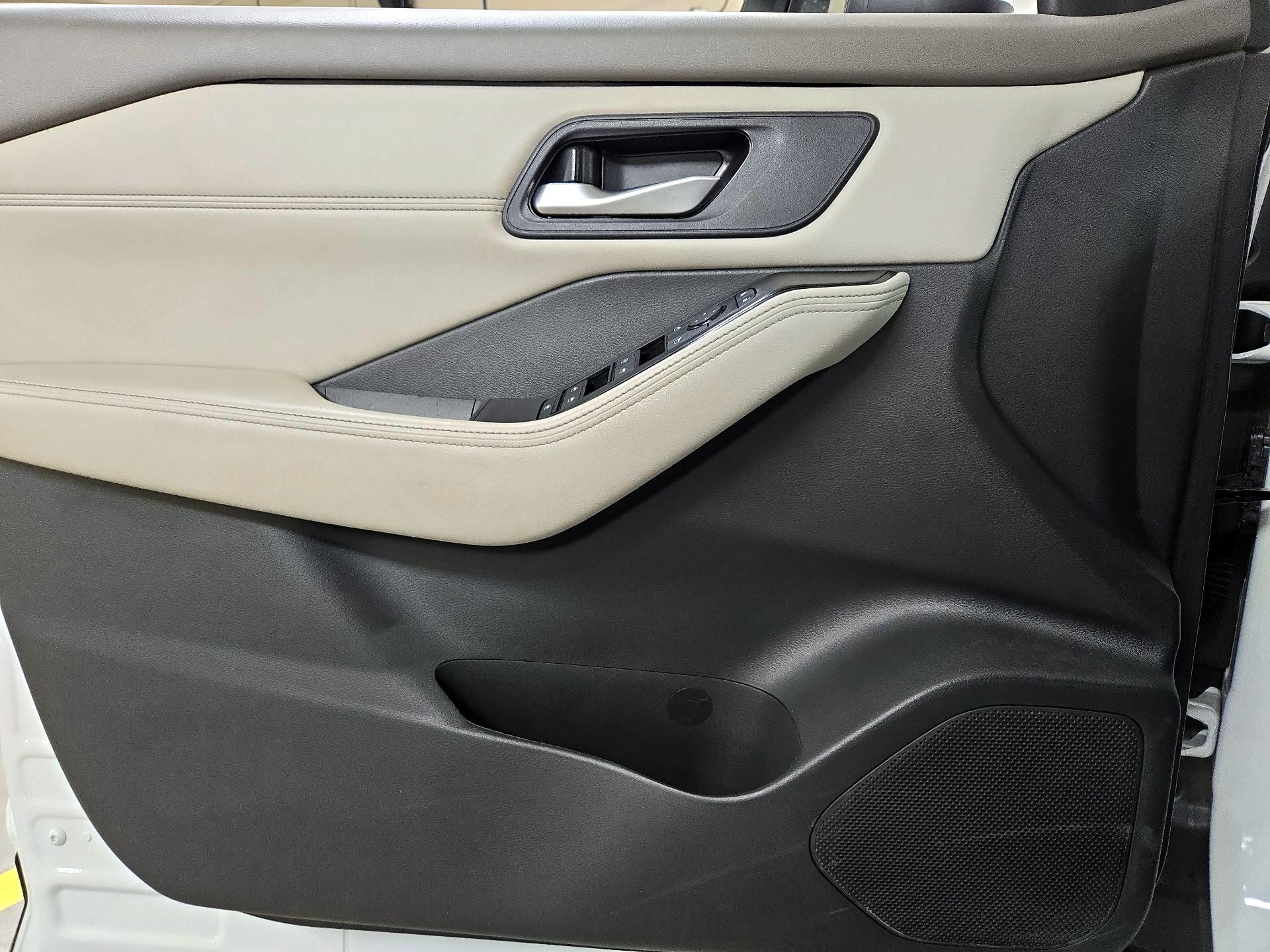 Thumbnail: 2023 Nissan Rogue - 12