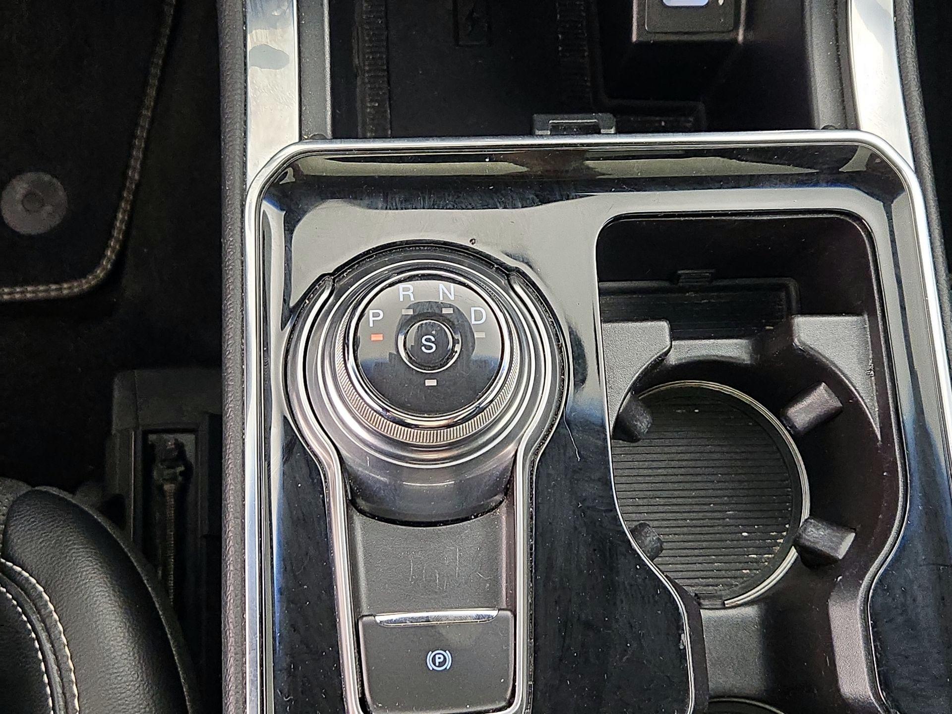 Thumbnail: 2019 Ford Edge - 18