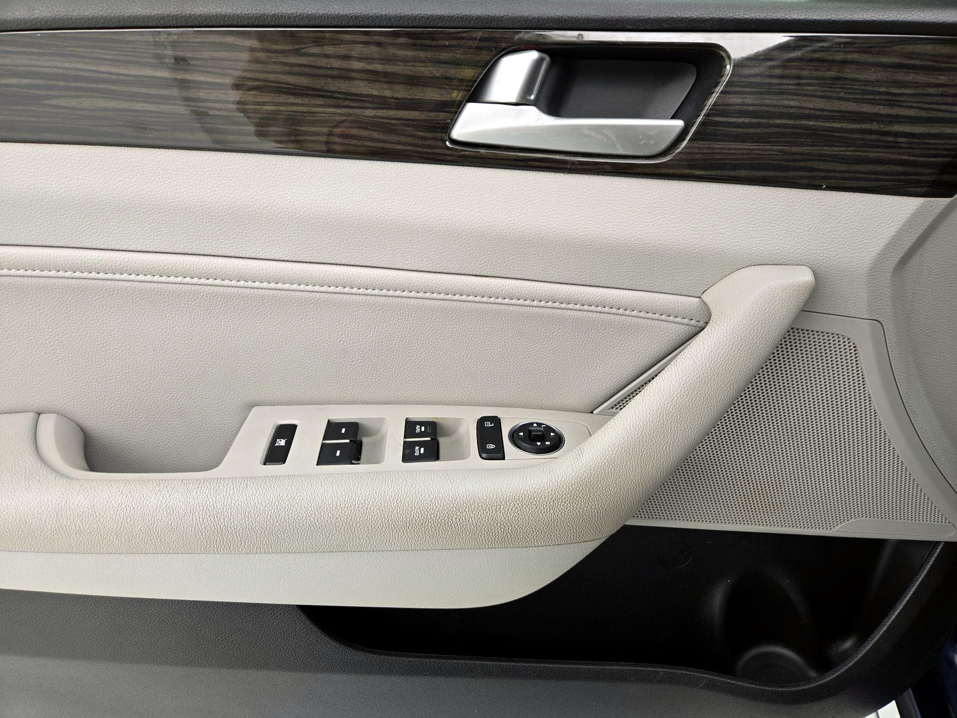 Thumbnail: 2016 Hyundai Sonata - 12