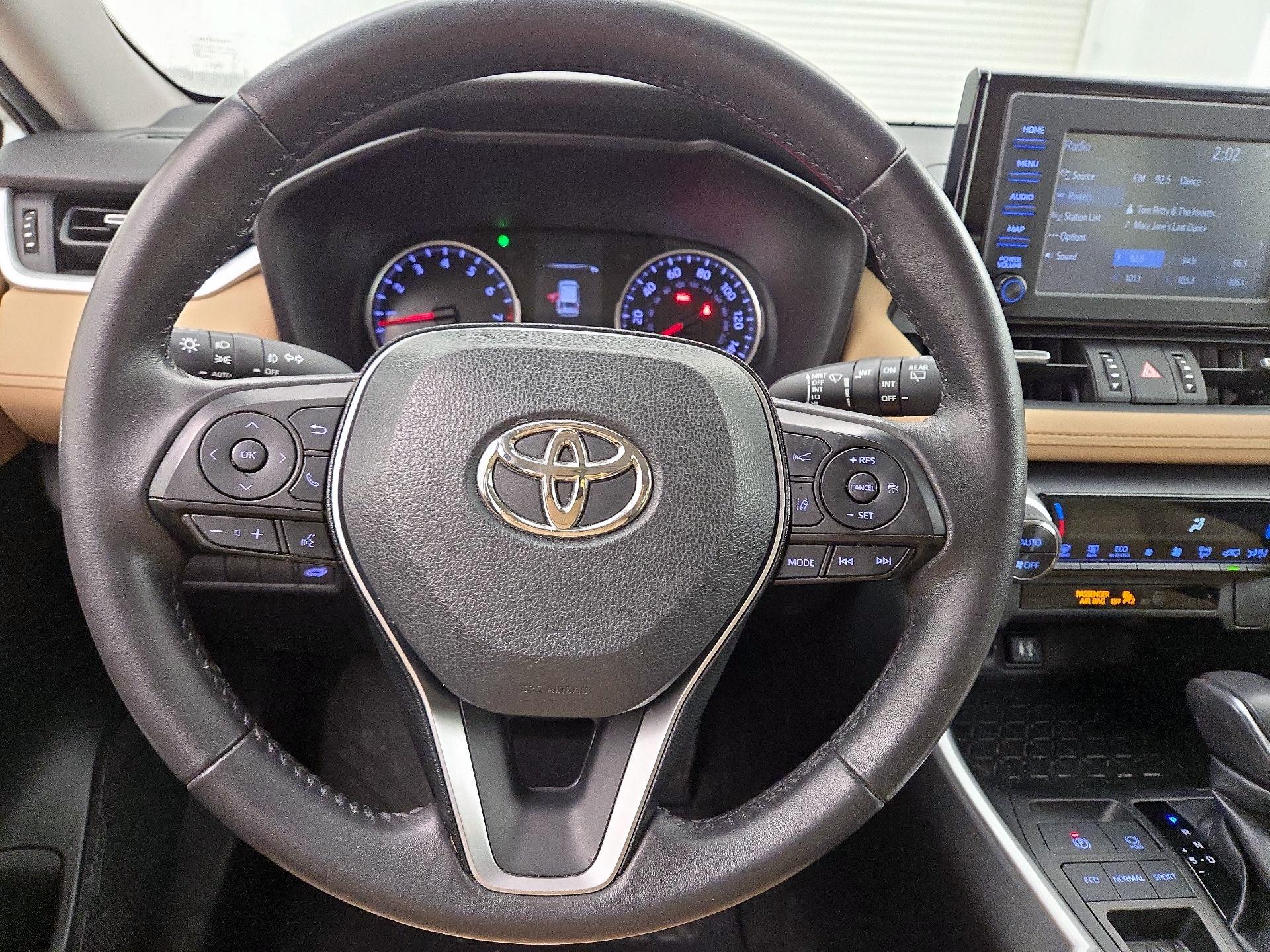 Thumbnail: 2019 Toyota RAV4 - 10