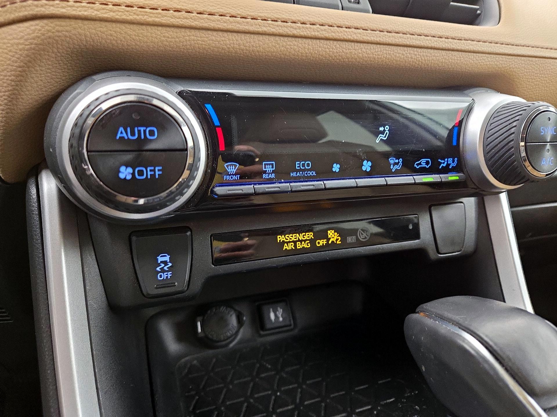 Thumbnail: 2019 Toyota RAV4 - 16