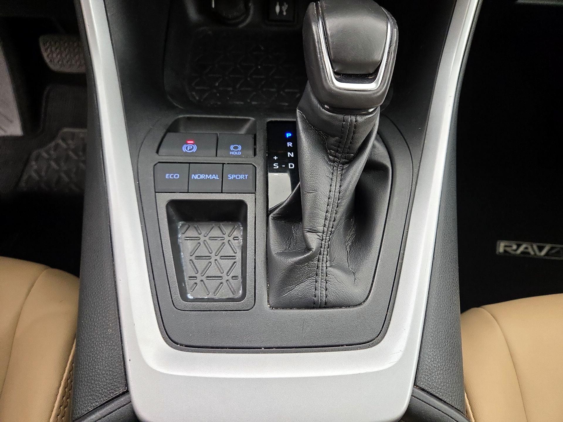 Thumbnail: 2019 Toyota RAV4 - 17