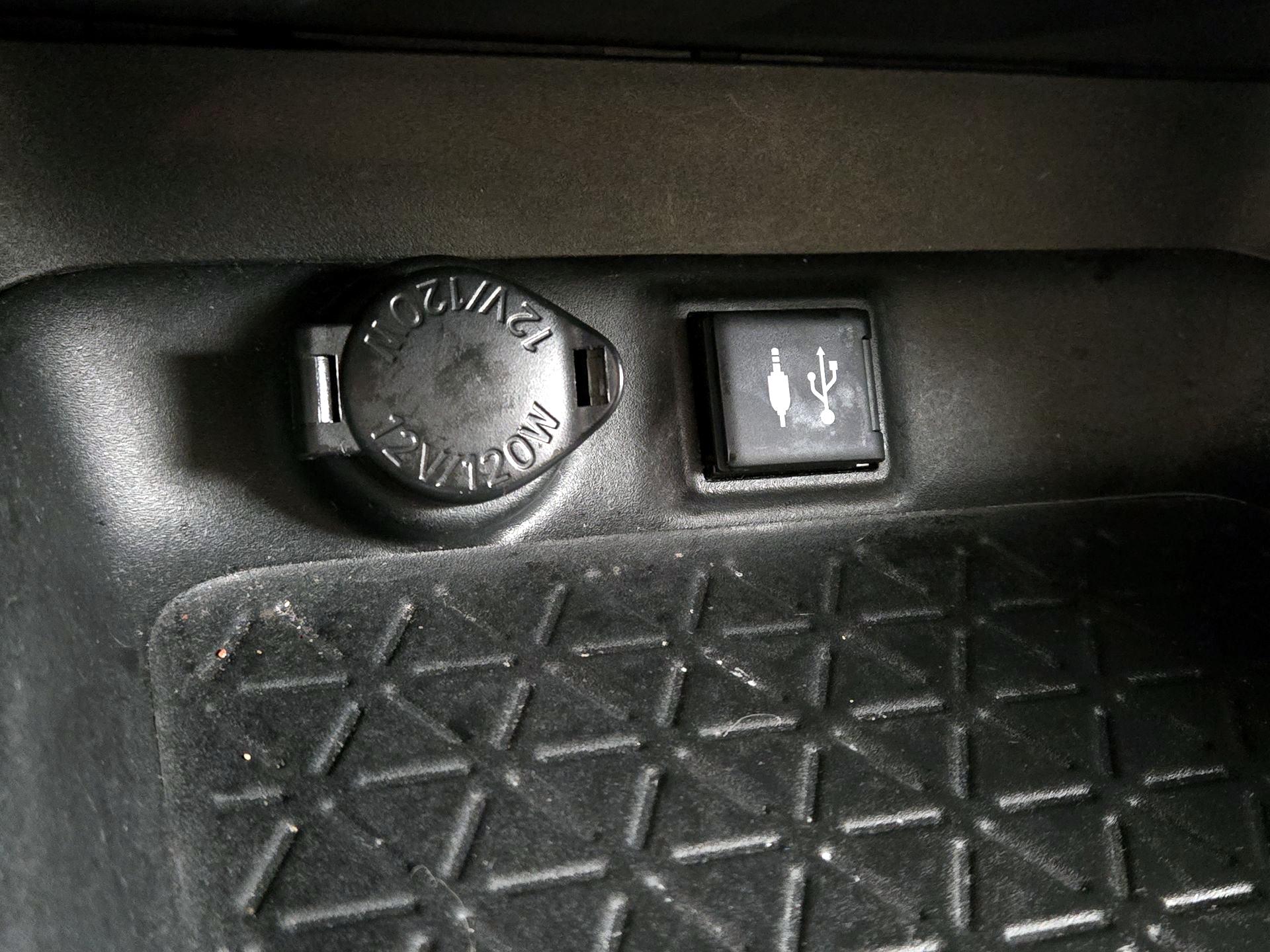 Thumbnail: 2019 Toyota RAV4 - 18