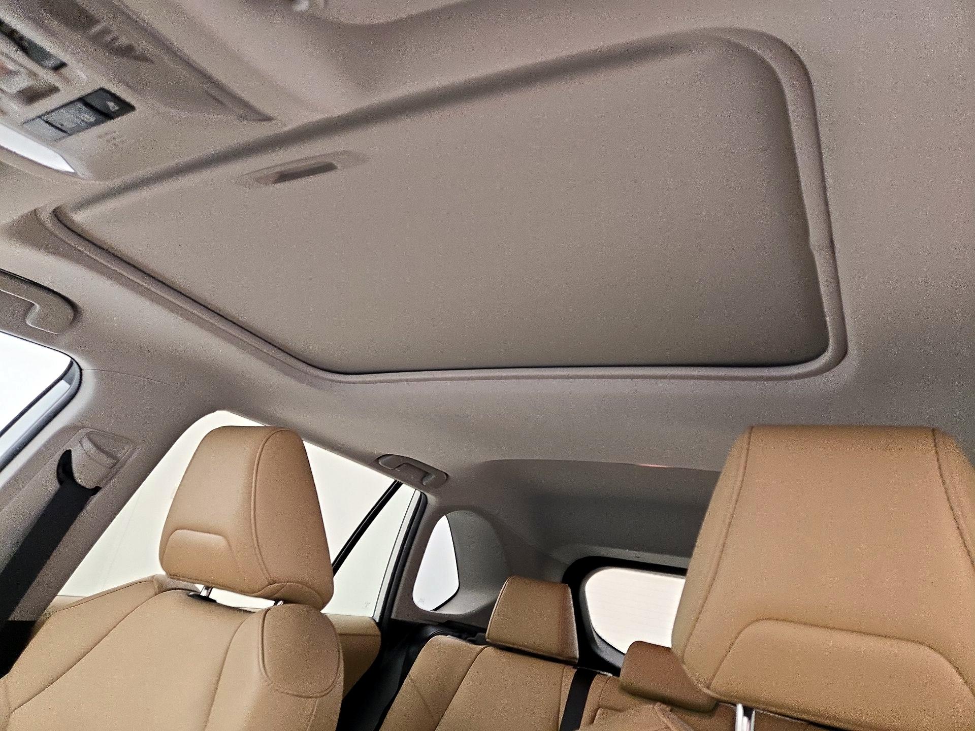 Thumbnail: 2019 Toyota RAV4 - 19