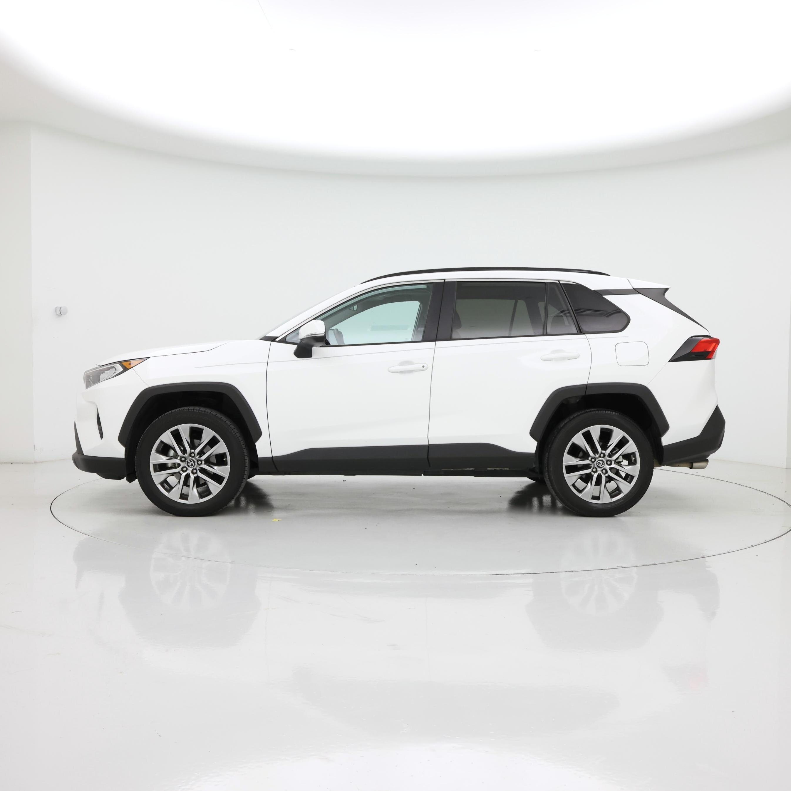 Thumbnail: 2019 Toyota RAV4 - 3