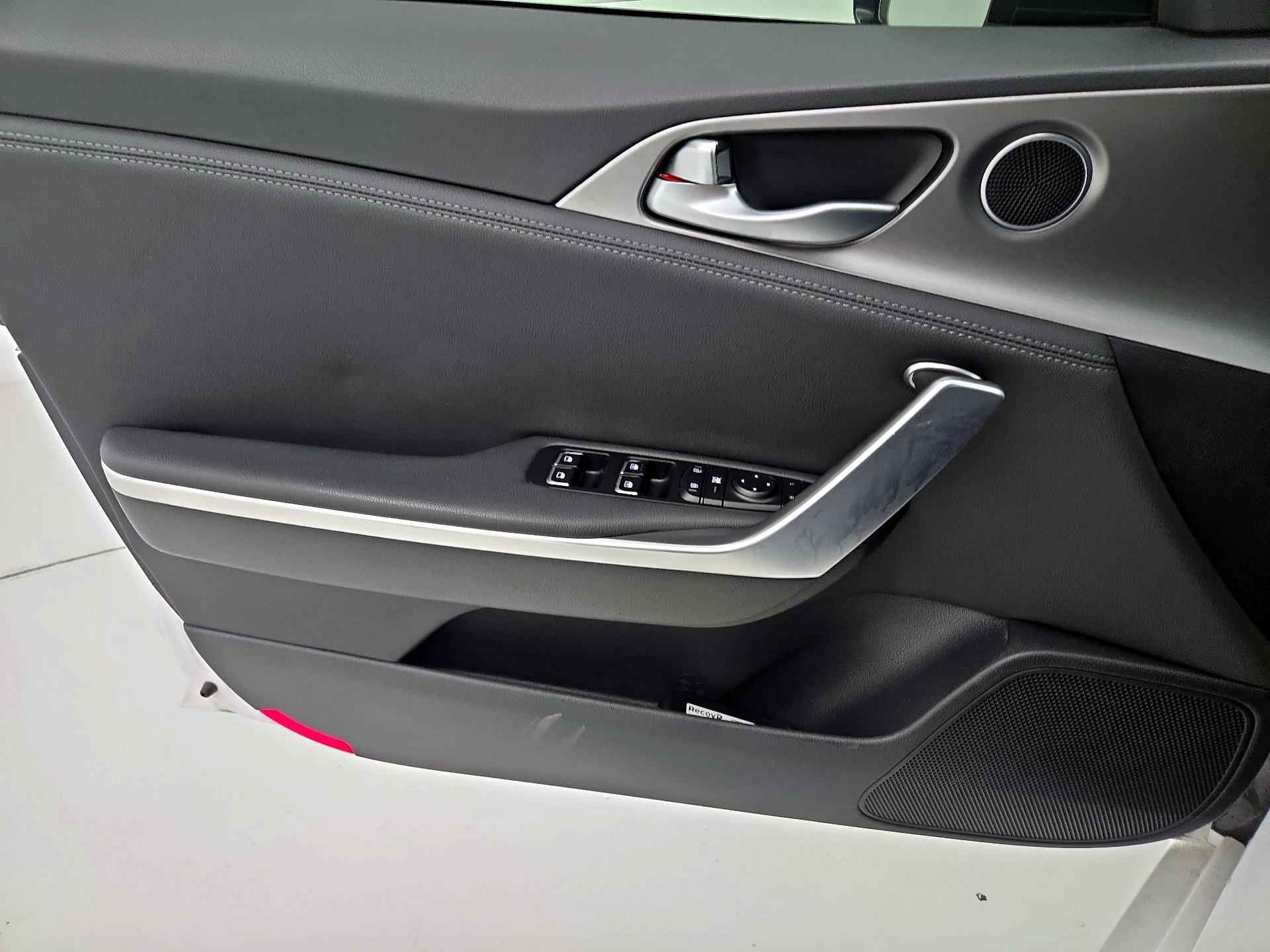 Thumbnail: 2020 Kia Stinger - 12