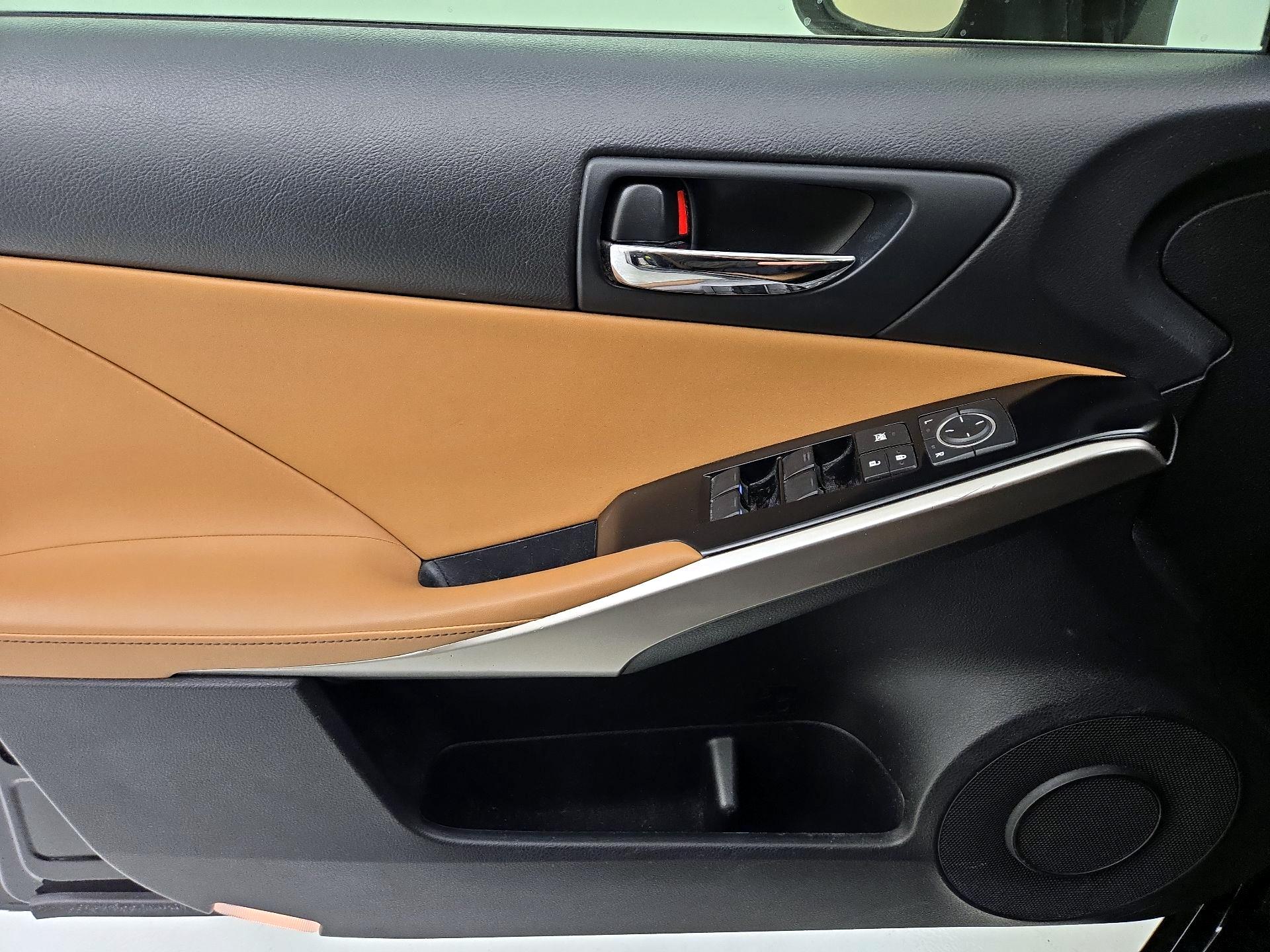 Thumbnail: 2014 Lexus IS - 12