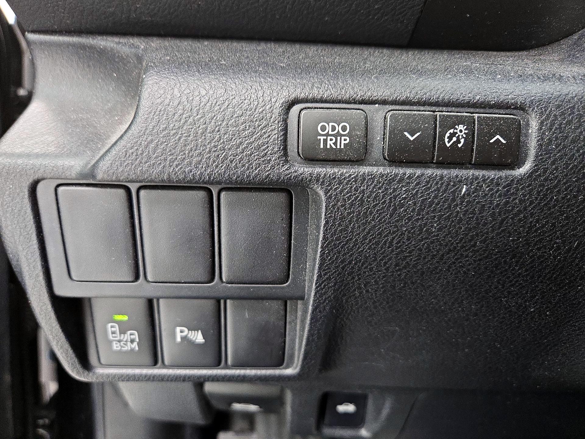 Thumbnail: 2014 Lexus IS - 13