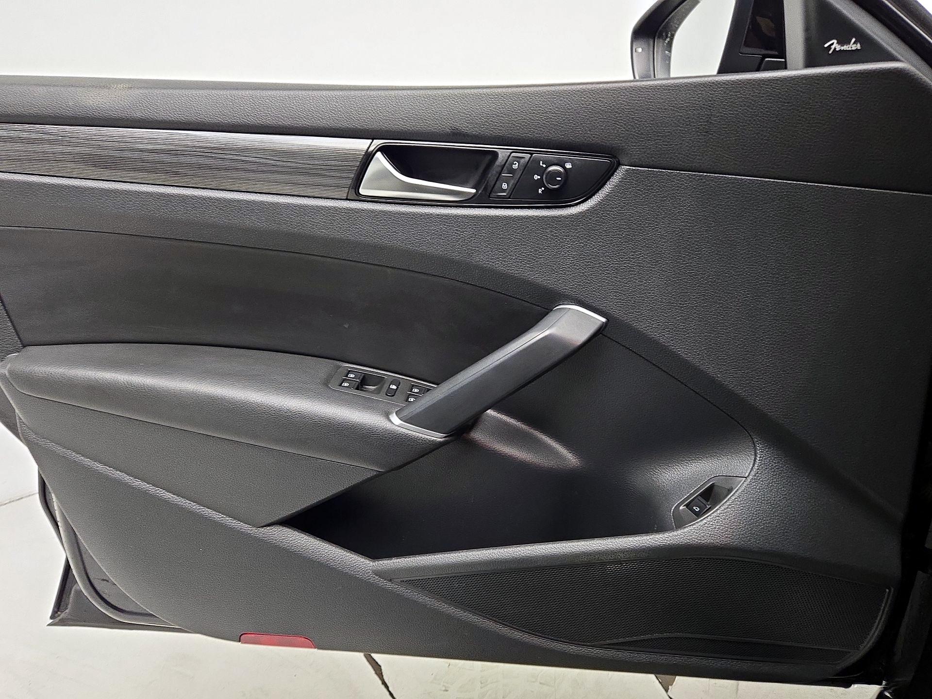 Thumbnail: 2021 Volkswagen Passat - 12