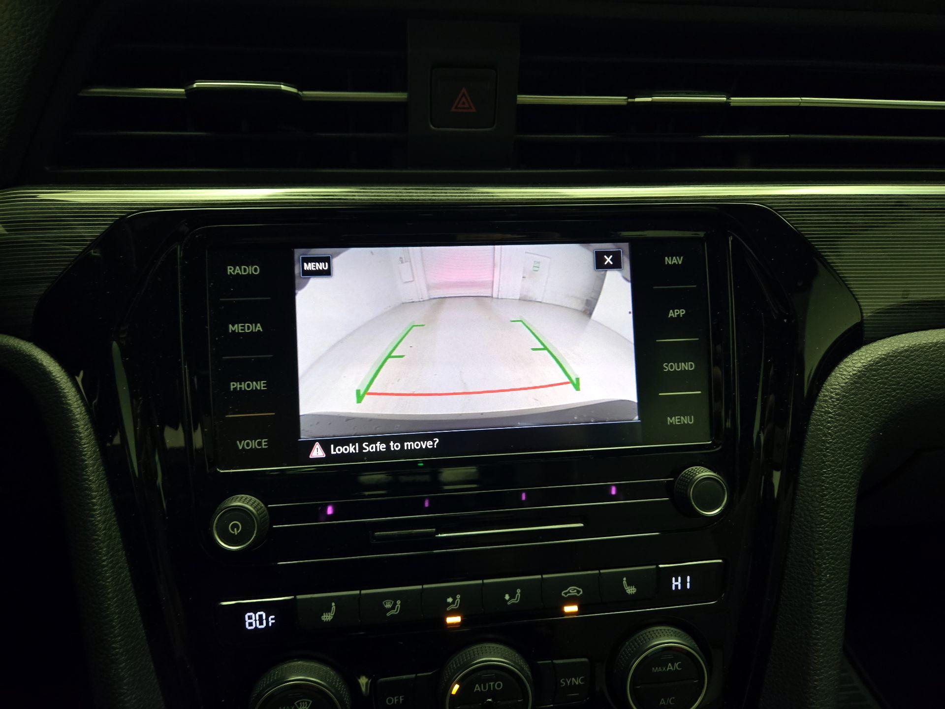 Thumbnail: 2021 Volkswagen Passat - 15