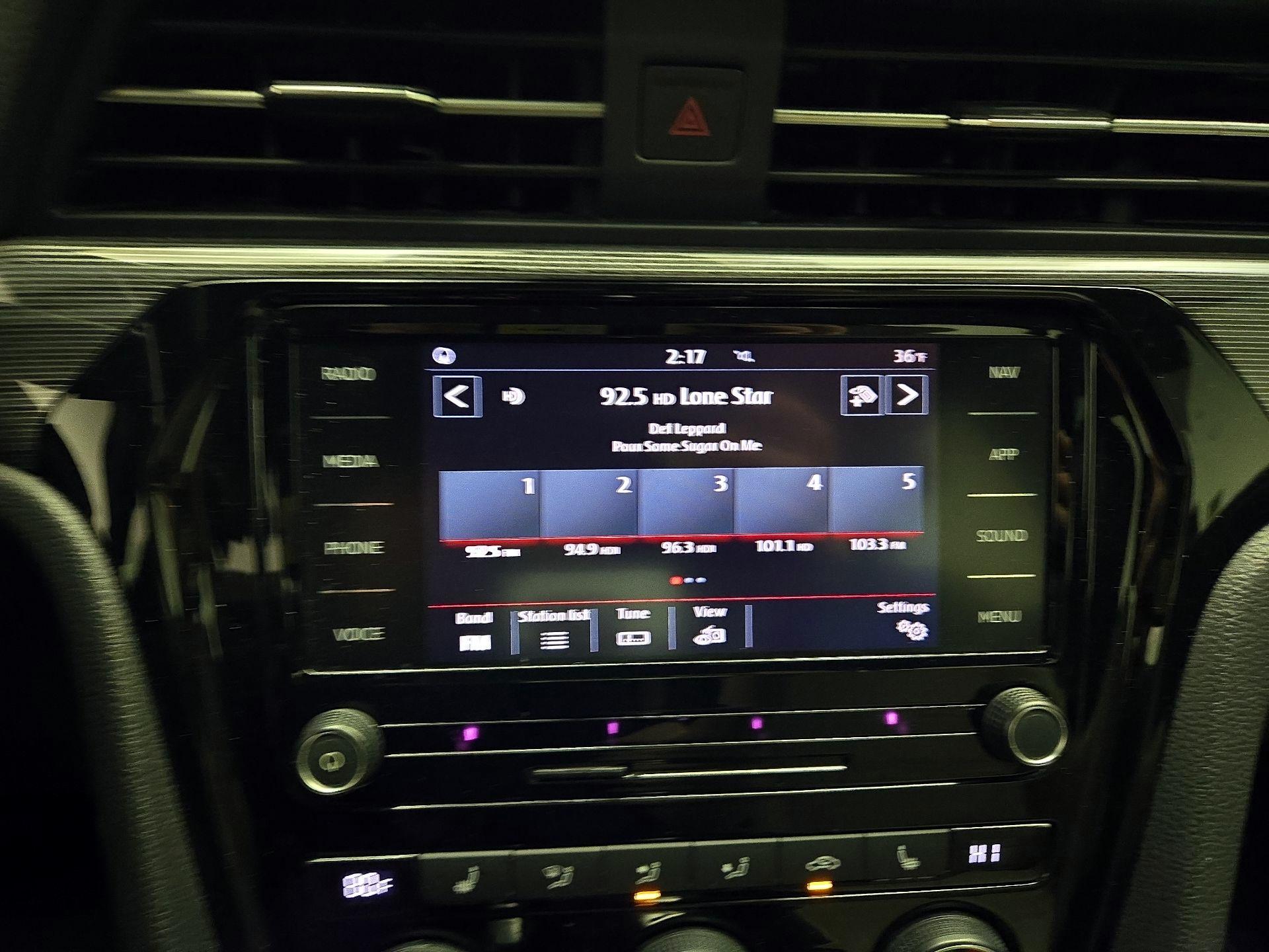 Thumbnail: 2021 Volkswagen Passat - 16