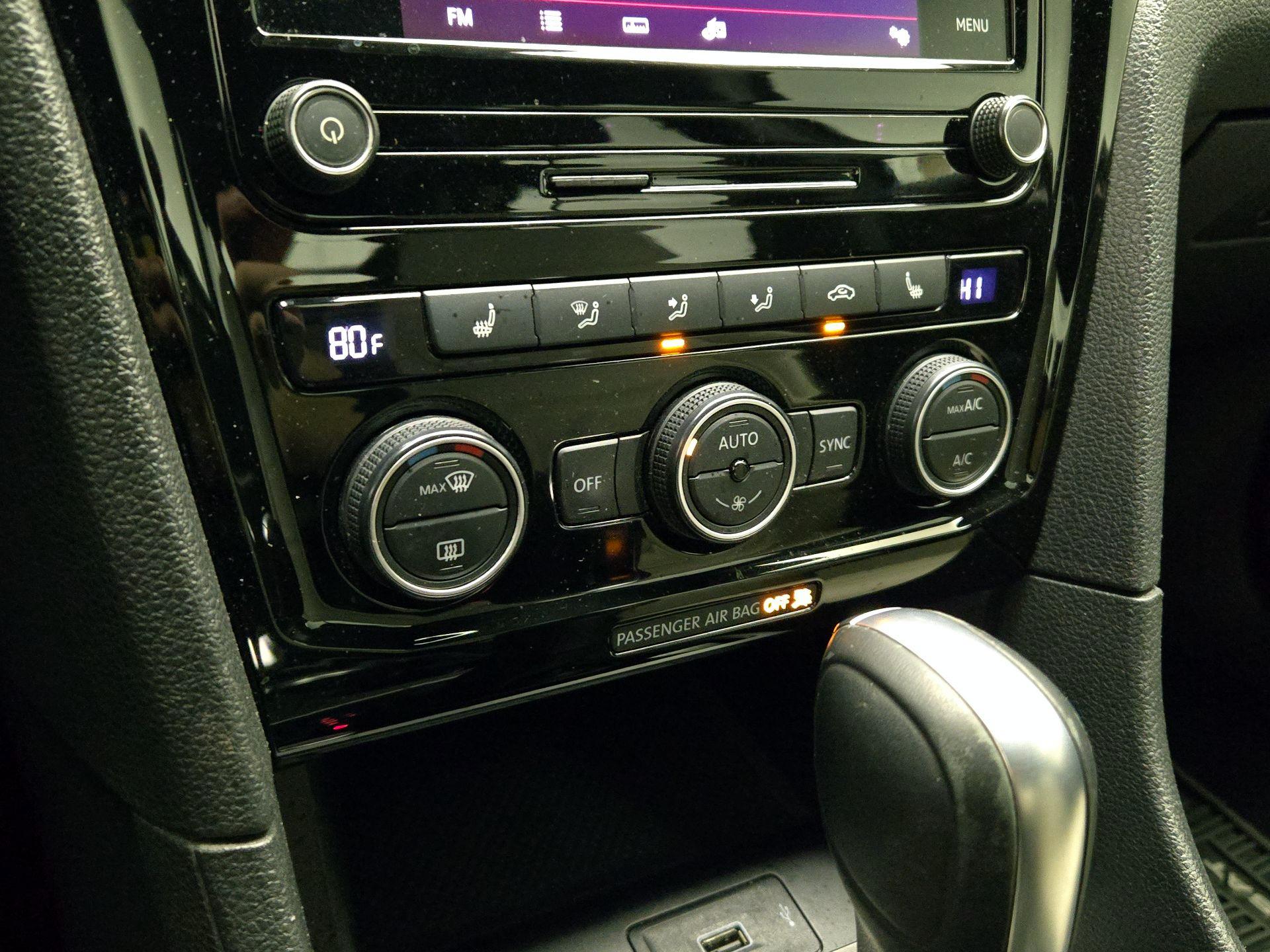 Thumbnail: 2021 Volkswagen Passat - 17