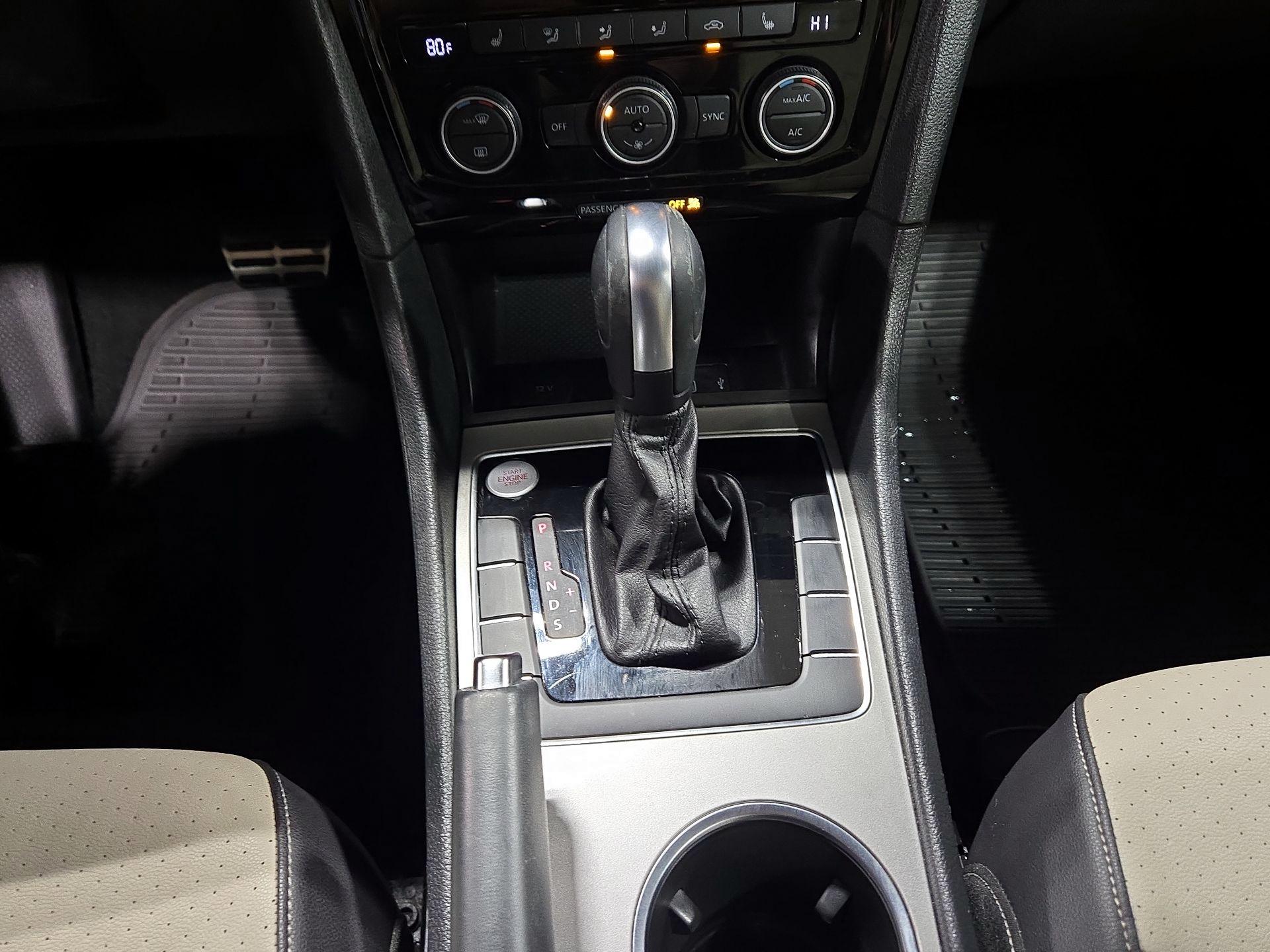 Thumbnail: 2021 Volkswagen Passat - 18