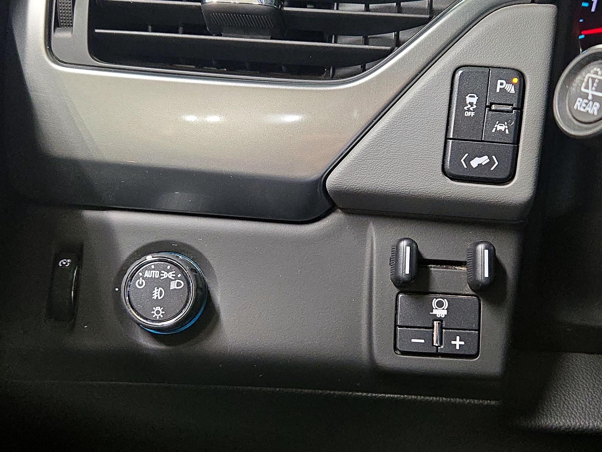 Thumbnail: 2016 Chevrolet Tahoe - 13