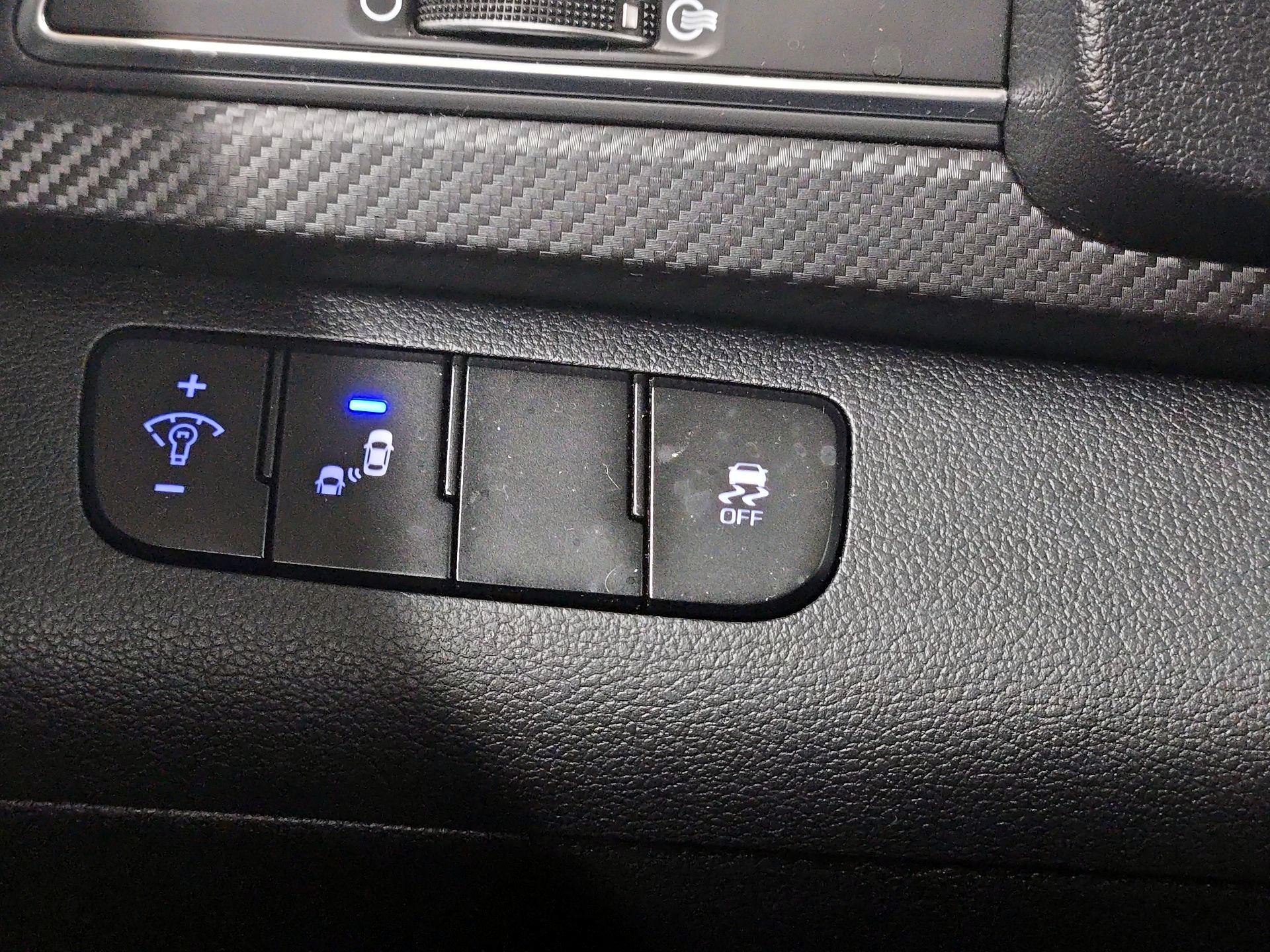 Thumbnail: 2018 Hyundai Elantra - 13