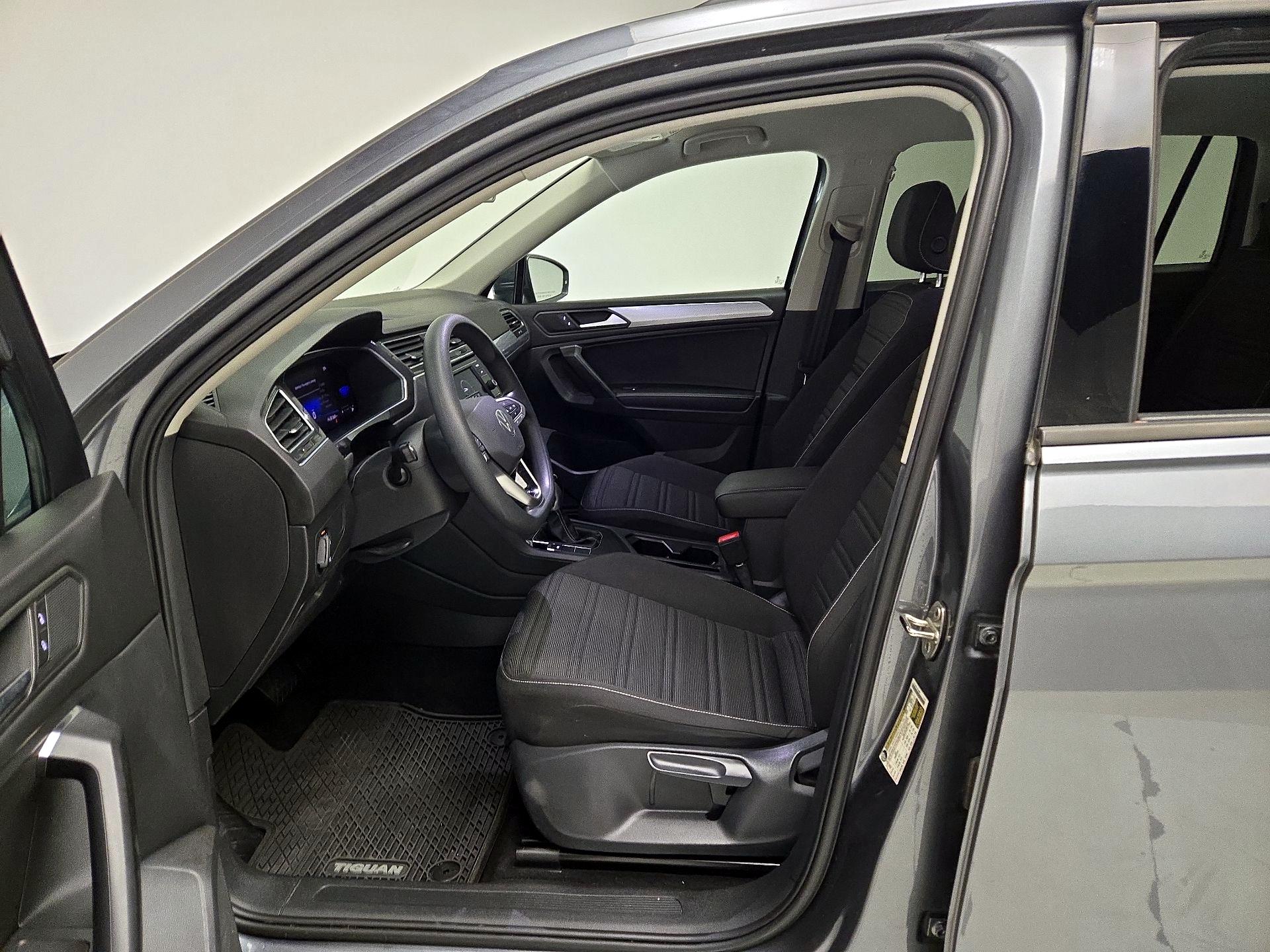 Thumbnail: 2022 Volkswagen Tiguan - 11