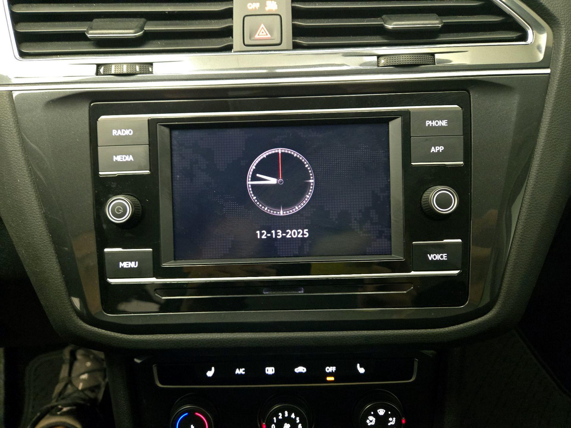 Thumbnail: 2022 Volkswagen Tiguan - 15