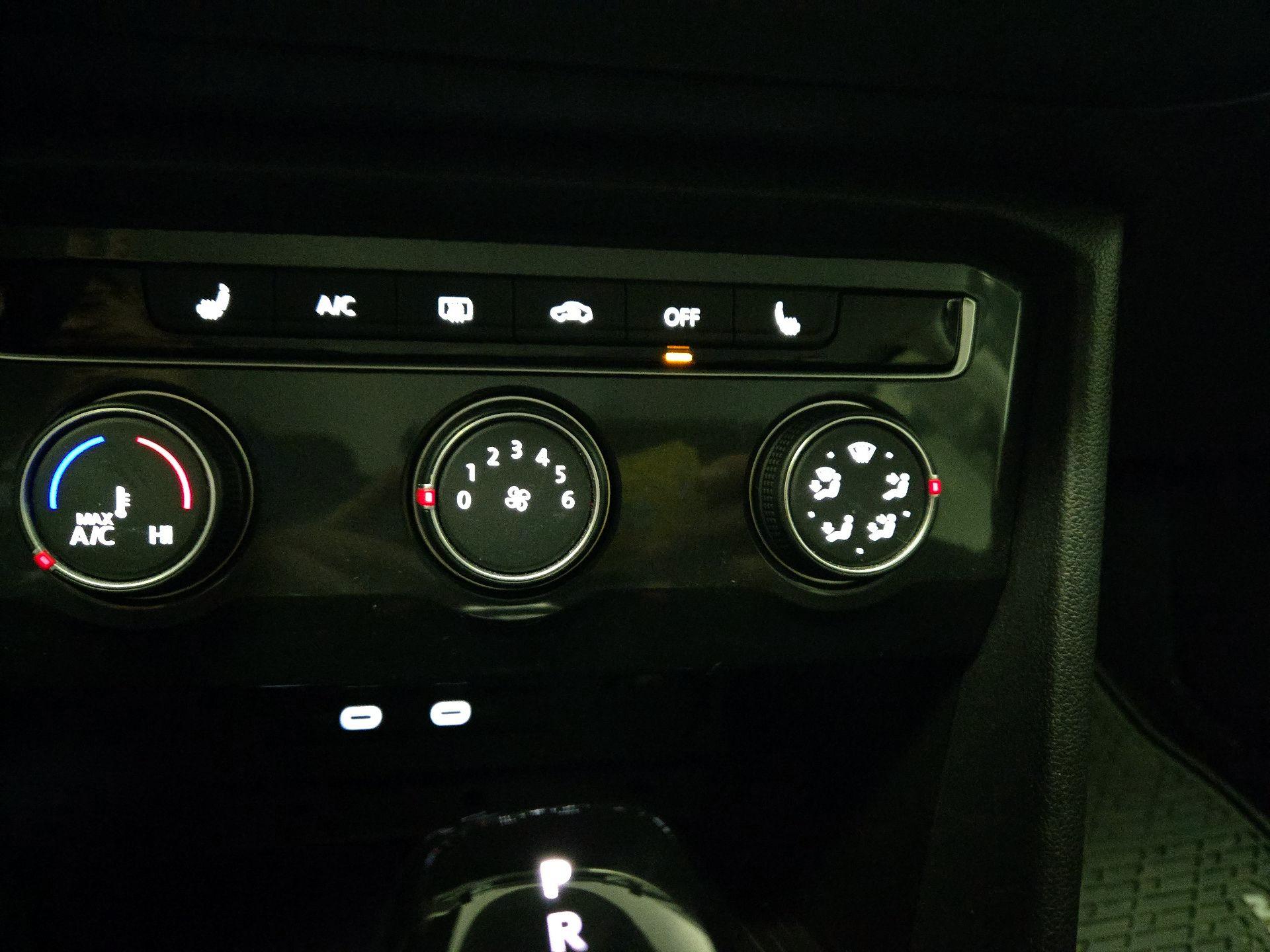 Thumbnail: 2022 Volkswagen Tiguan - 16