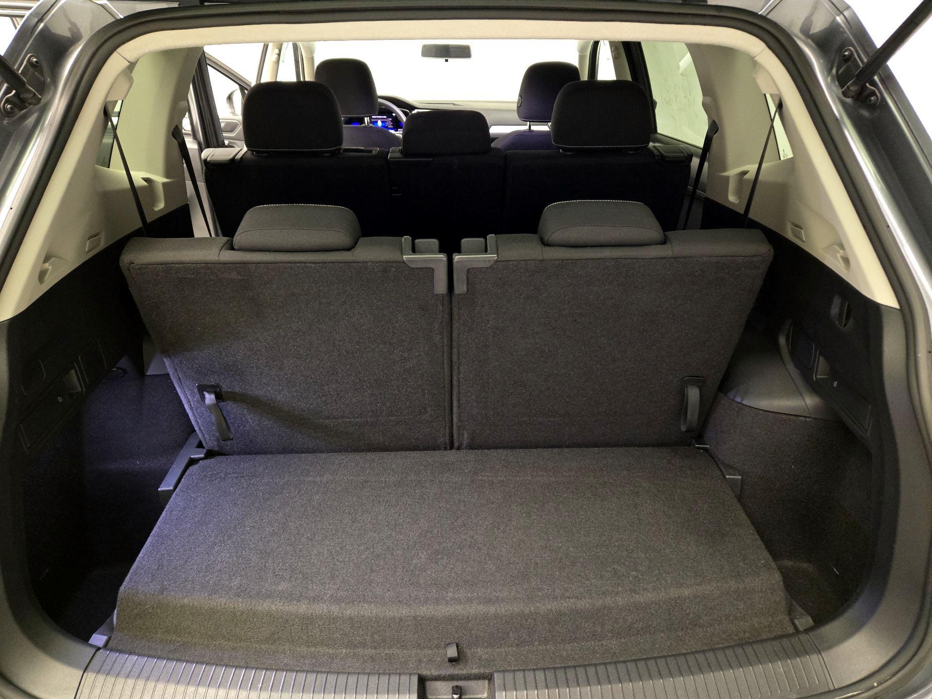 Thumbnail: 2022 Volkswagen Tiguan - 20