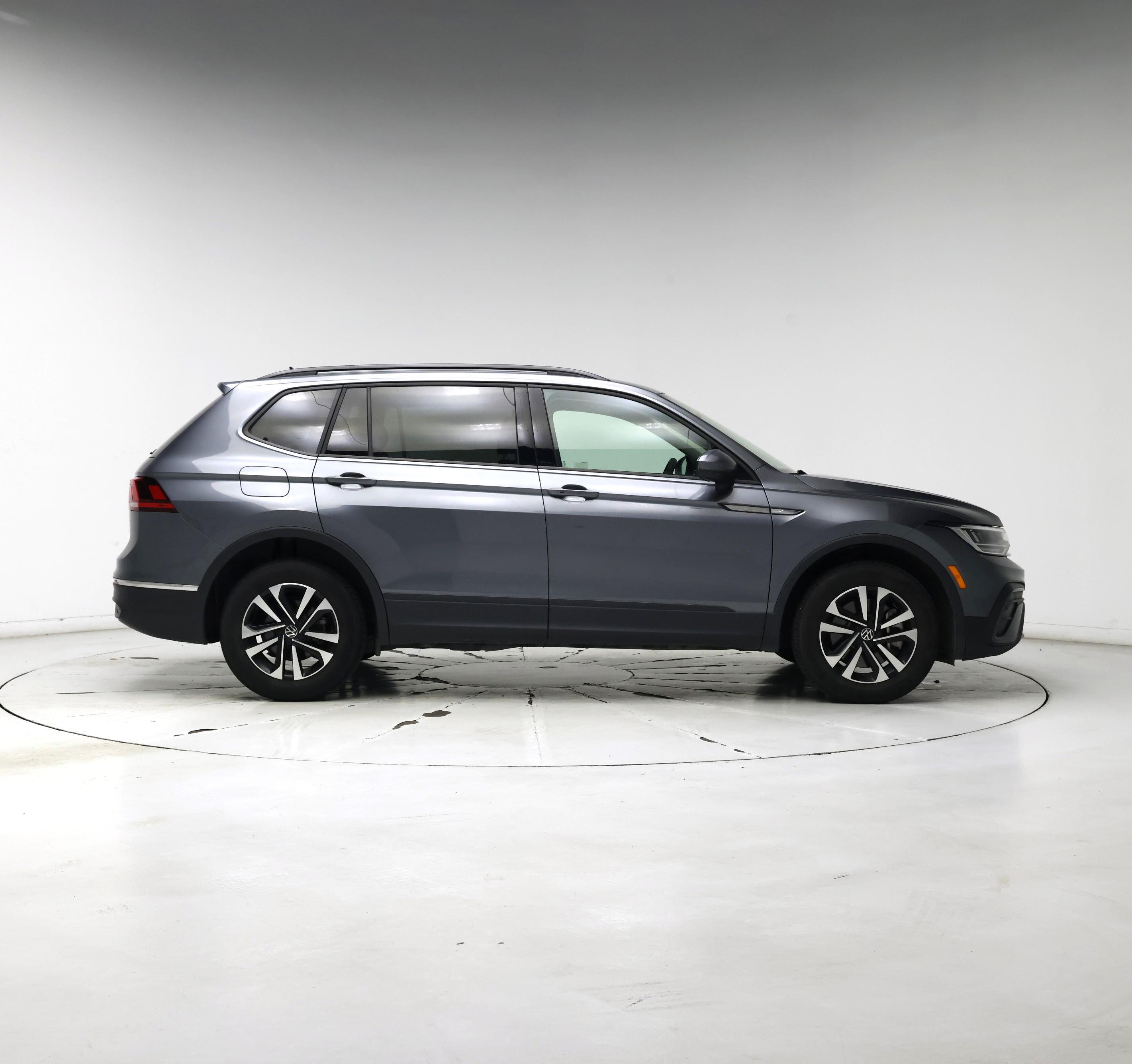 Thumbnail: 2022 Volkswagen Tiguan - 7