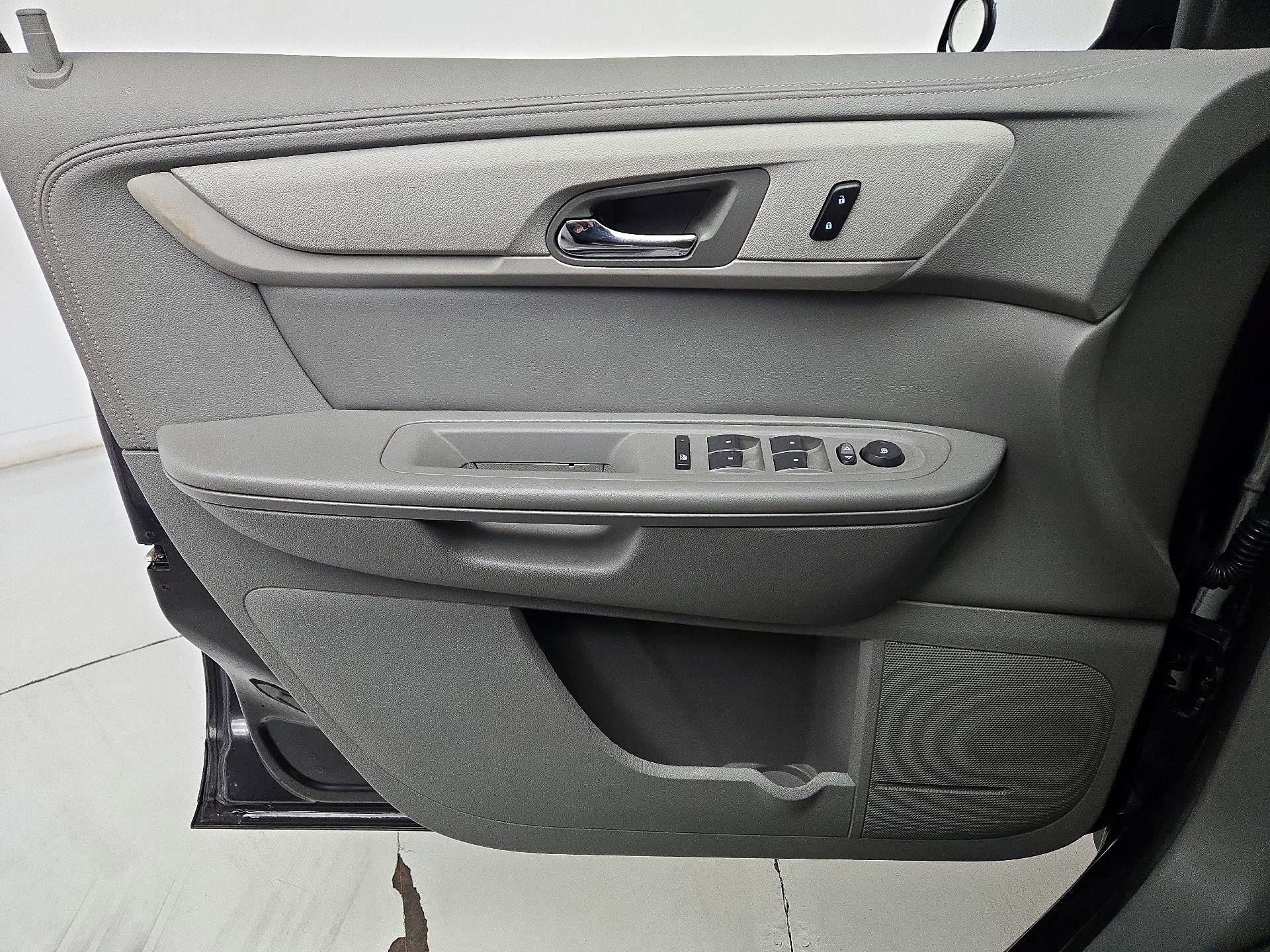 Thumbnail: 2016 Chevrolet Traverse - 12