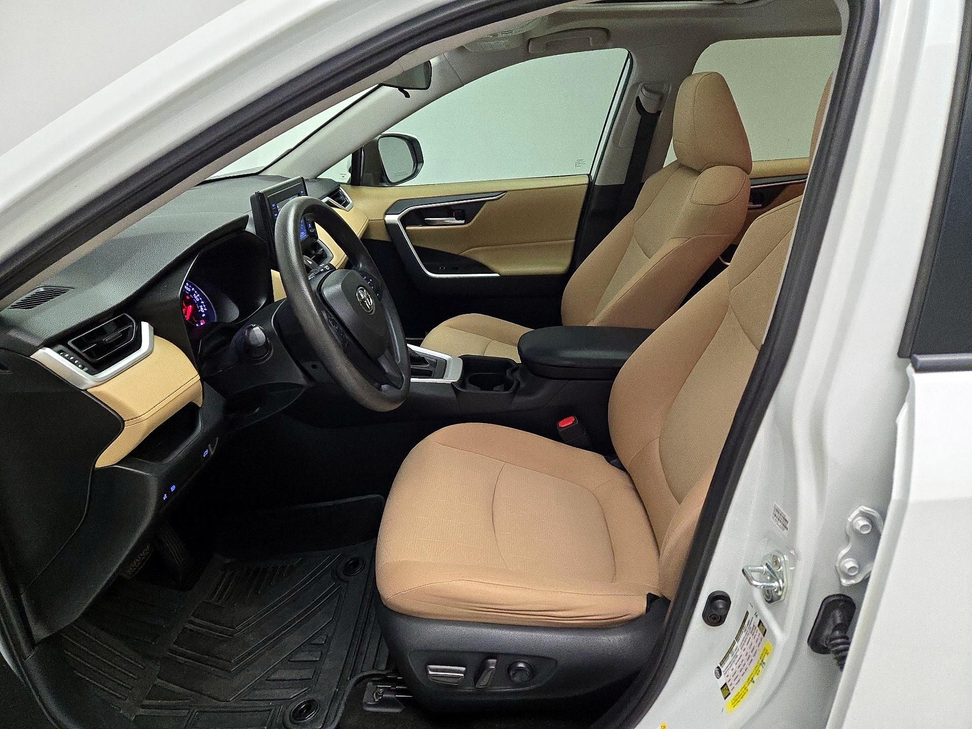 Thumbnail: 2019 Toyota RAV4 - 11