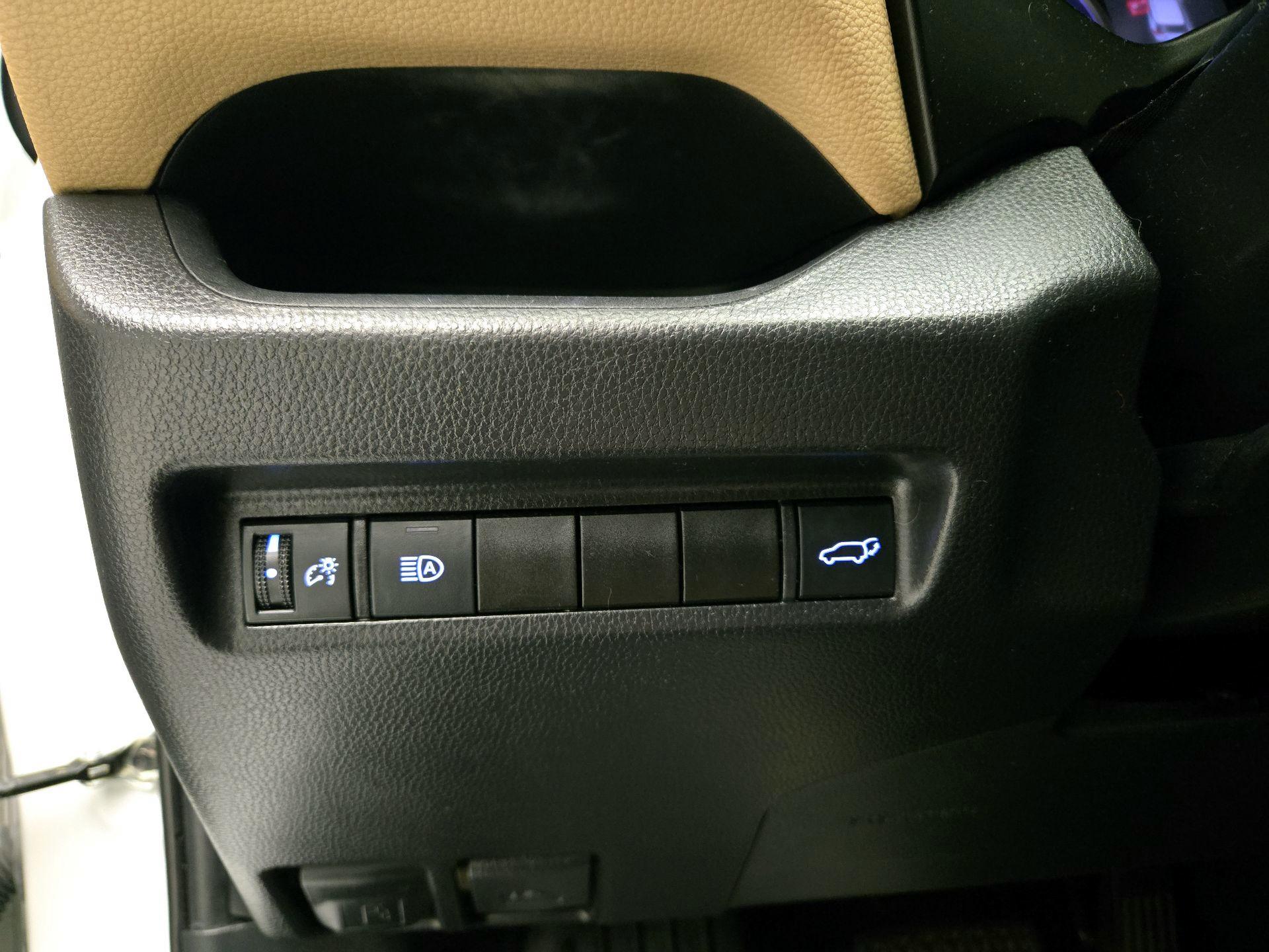 Thumbnail: 2019 Toyota RAV4 - 13