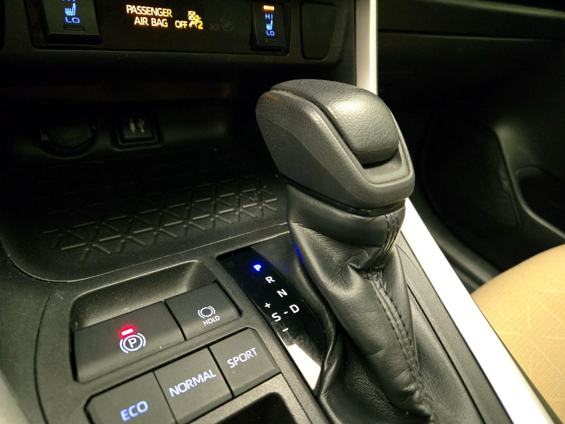 Thumbnail: 2019 Toyota RAV4 - 17