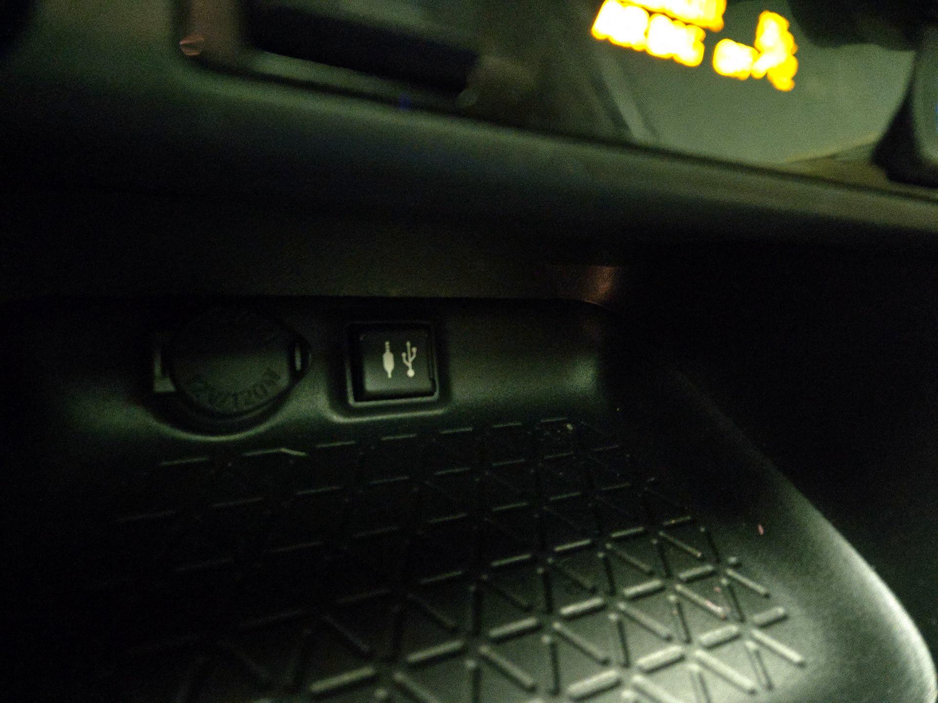 Thumbnail: 2019 Toyota RAV4 - 18