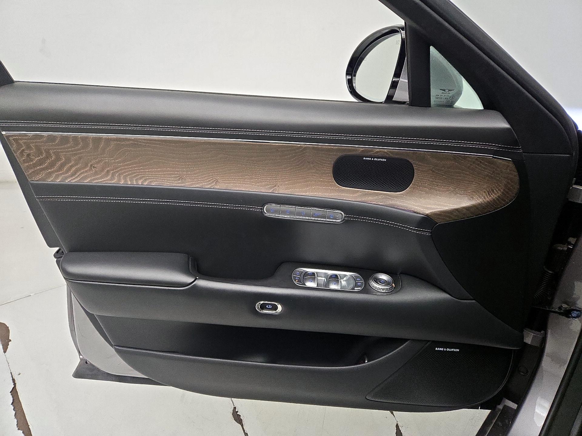 Thumbnail: 2023 Genesis G90 - 12