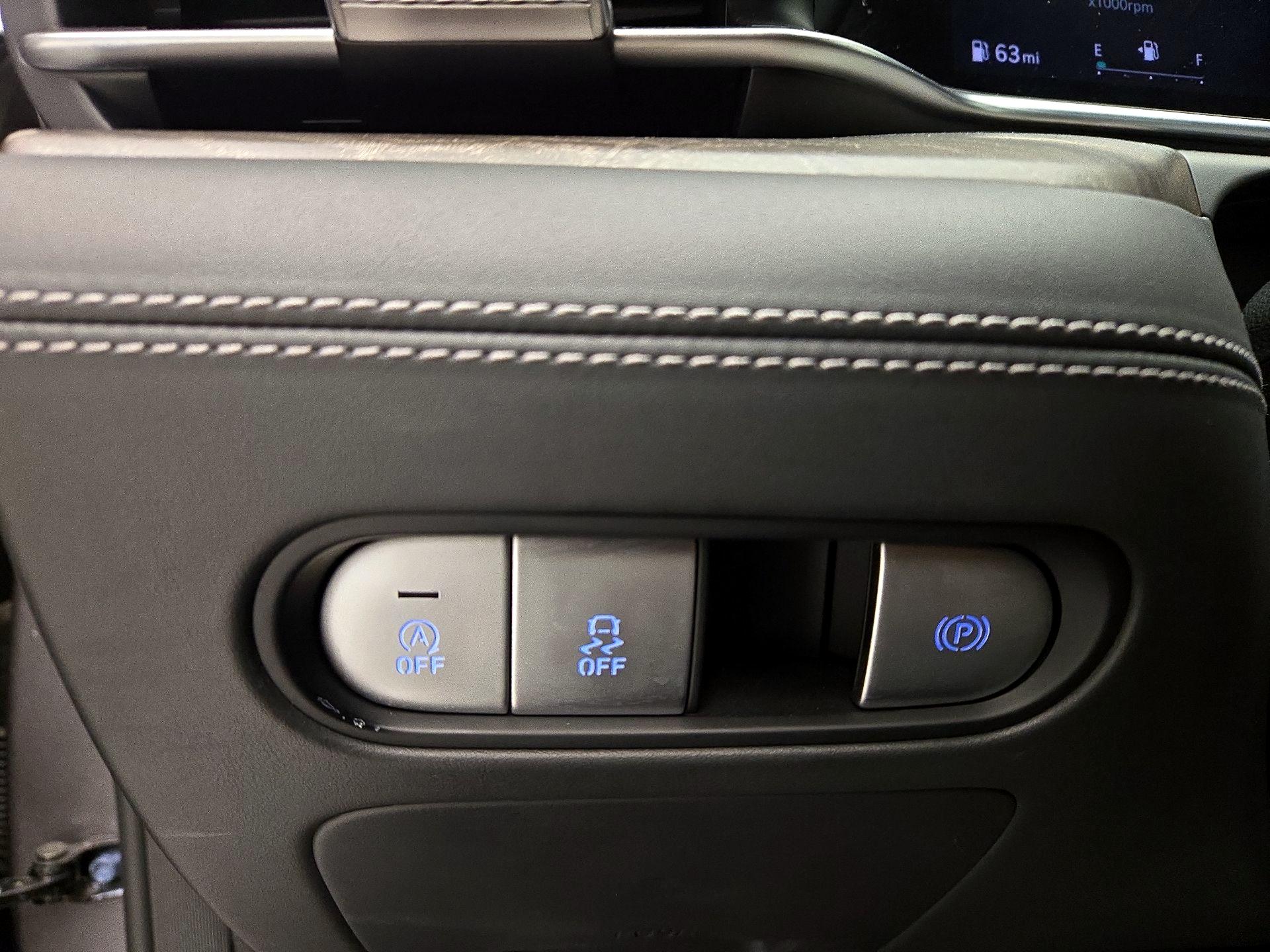 Thumbnail: 2023 Genesis G90 - 13