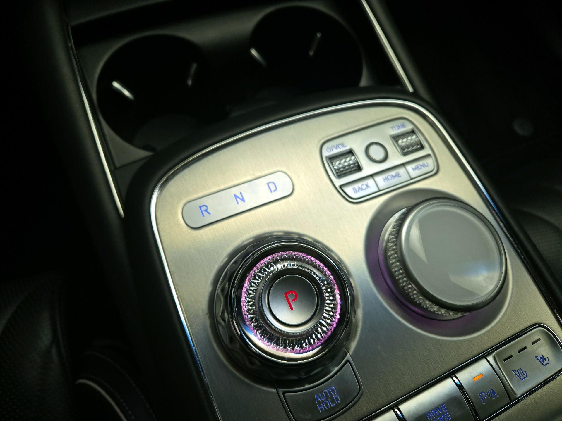 Thumbnail: 2023 Genesis G90 - 18