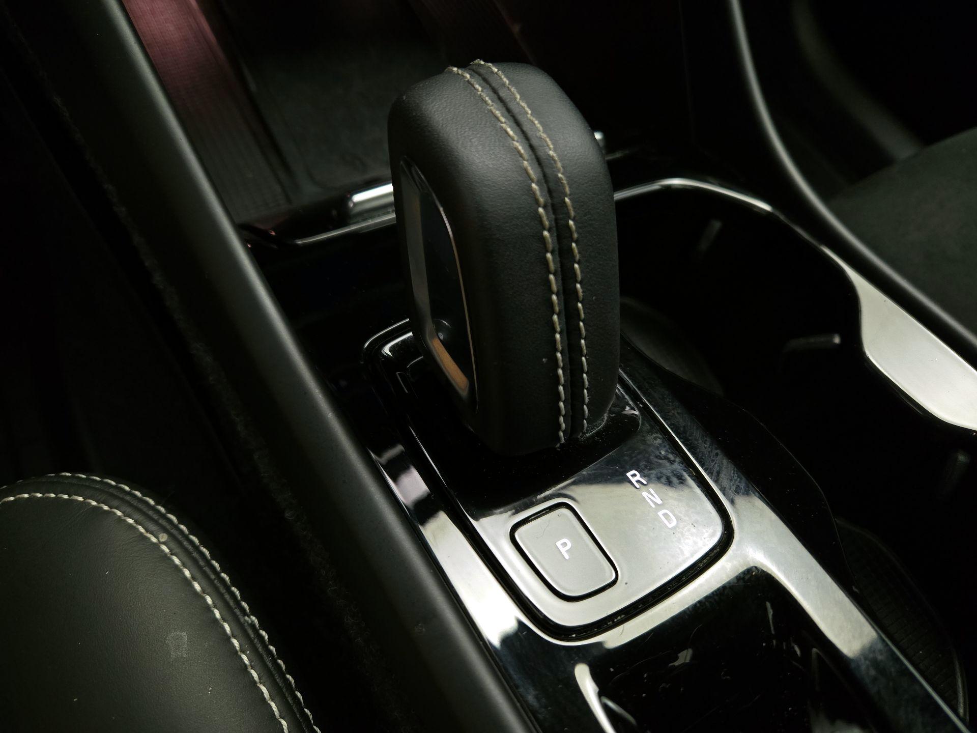 Thumbnail: 2022 Volvo XC40 - 17