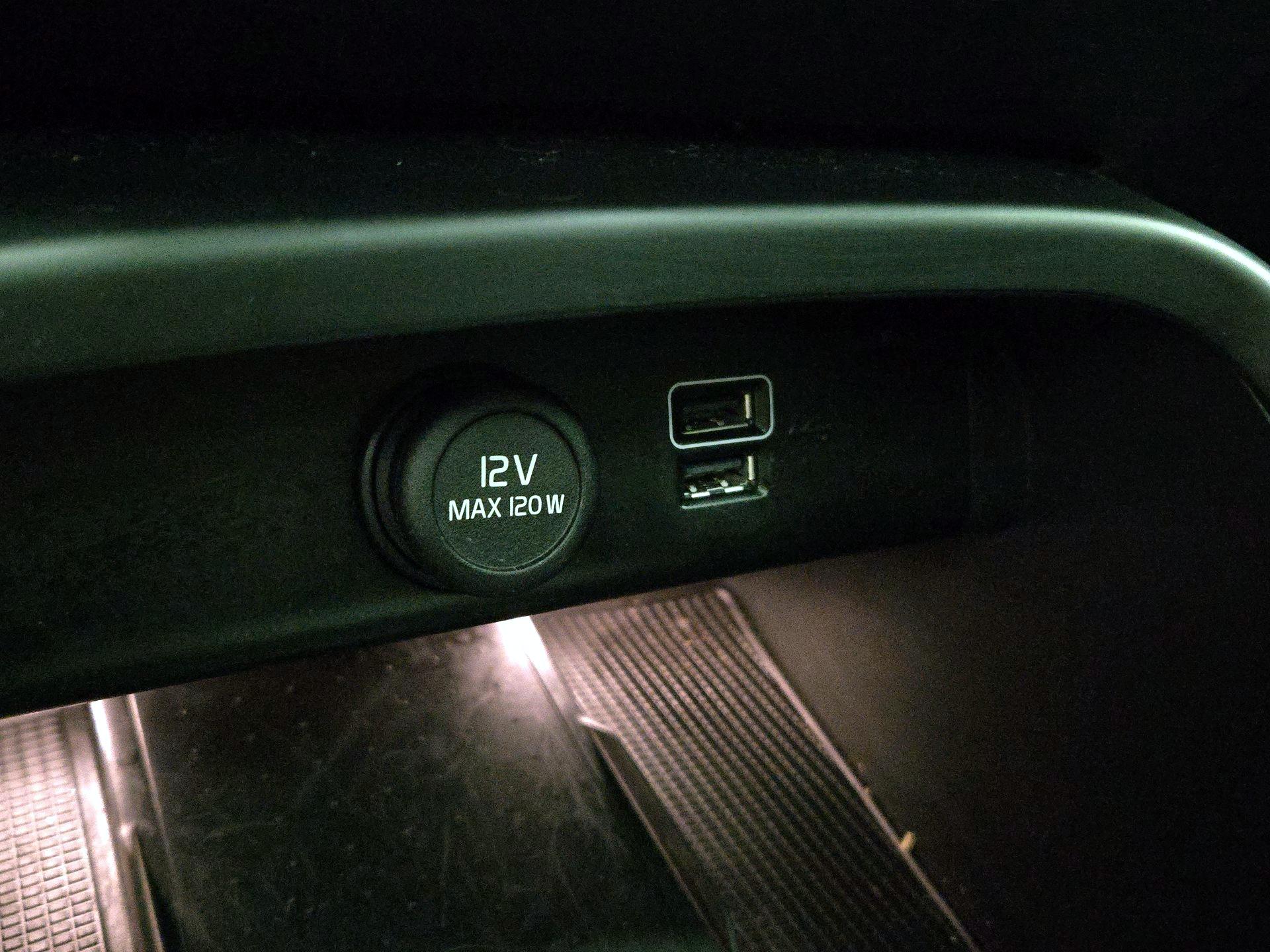 Thumbnail: 2022 Volvo XC40 - 18