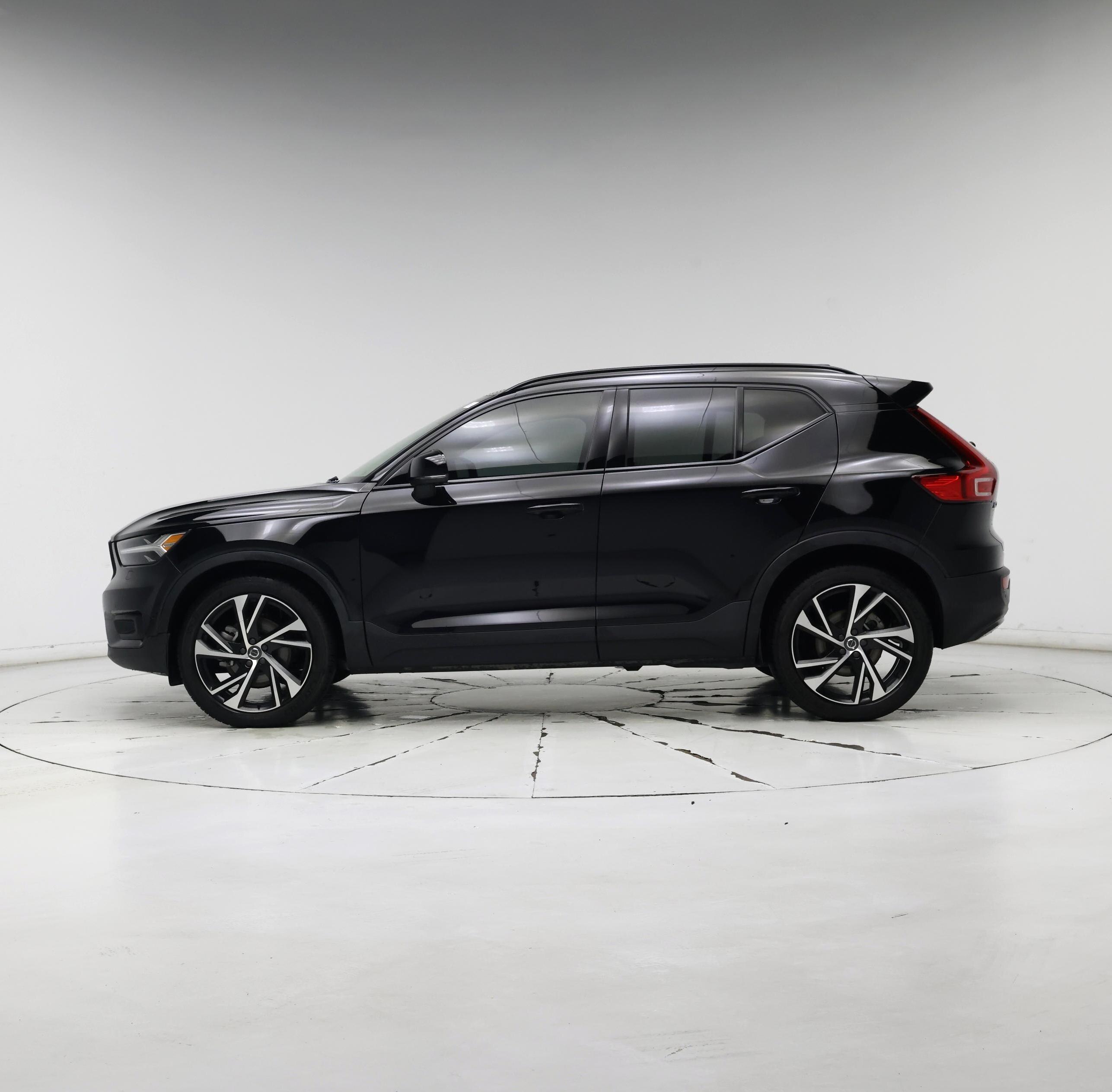 Thumbnail: 2022 Volvo XC40 - 3