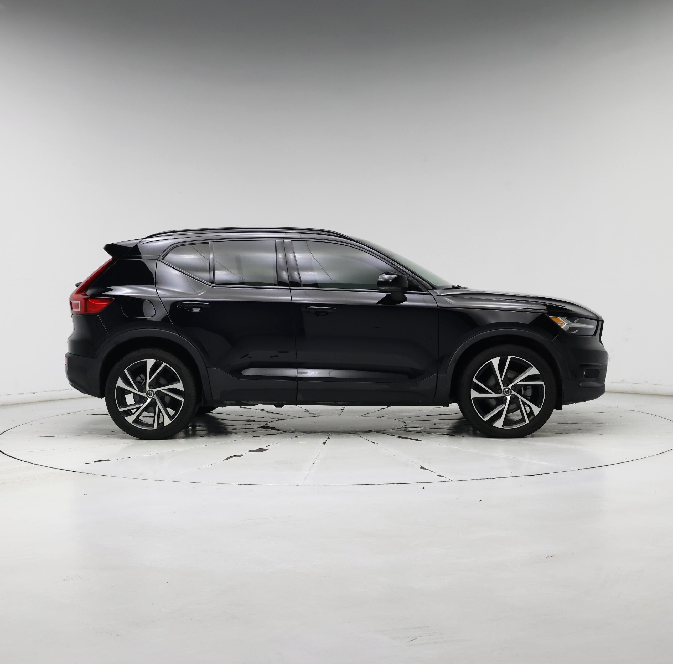 Thumbnail: 2022 Volvo XC40 - 7
