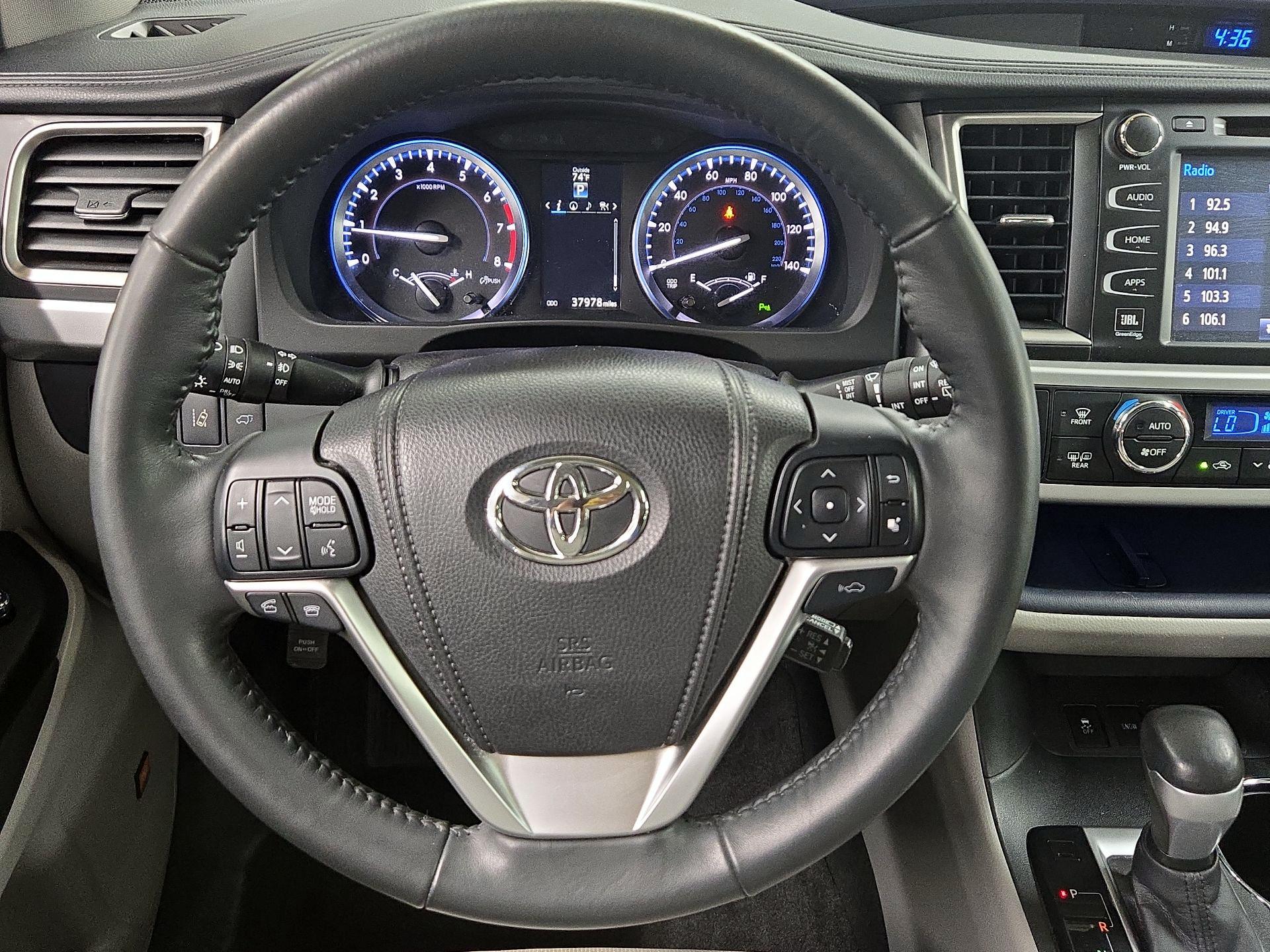 Thumbnail: 2015 Toyota Highlander - 10