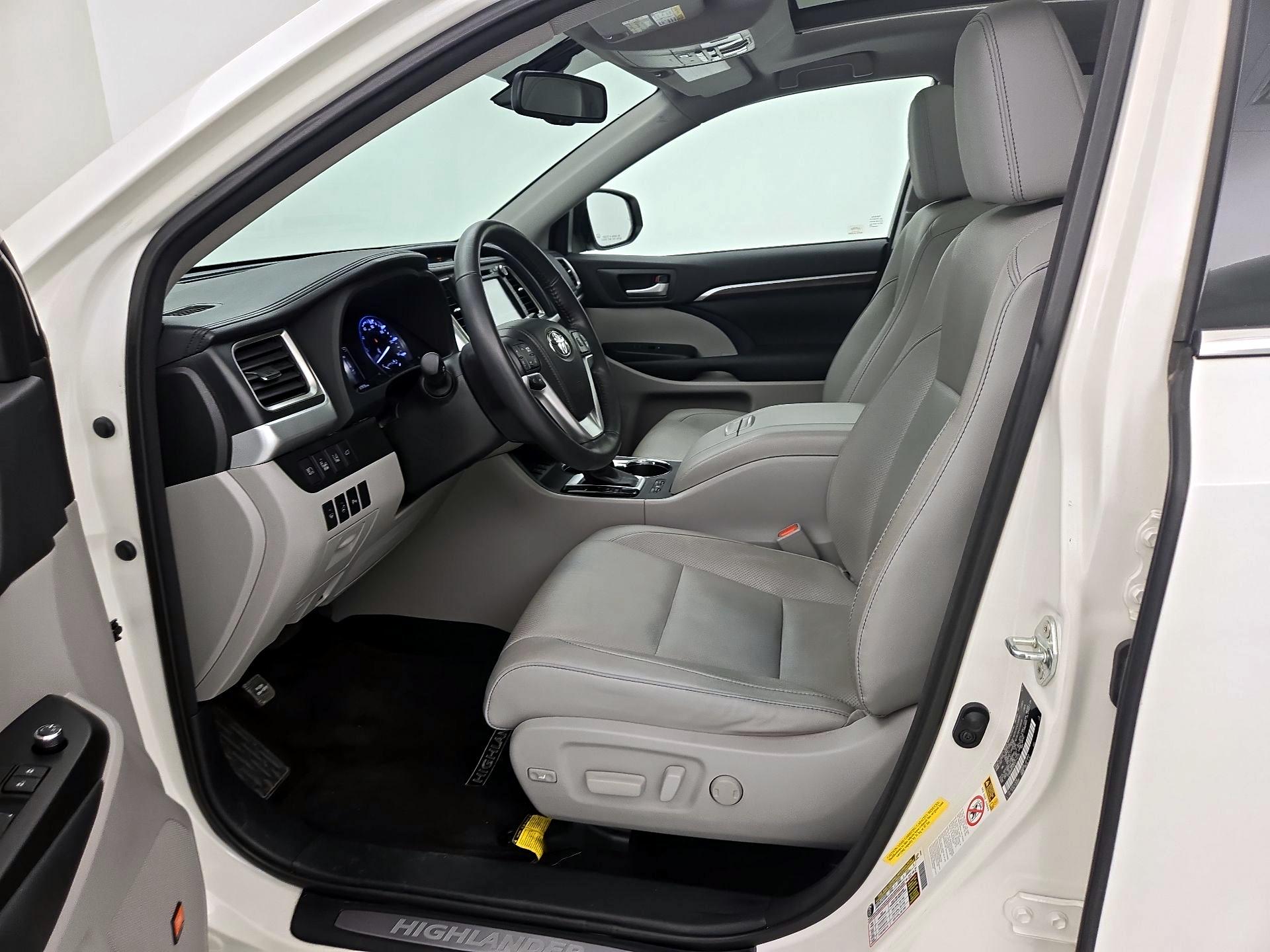 Thumbnail: 2015 Toyota Highlander - 11