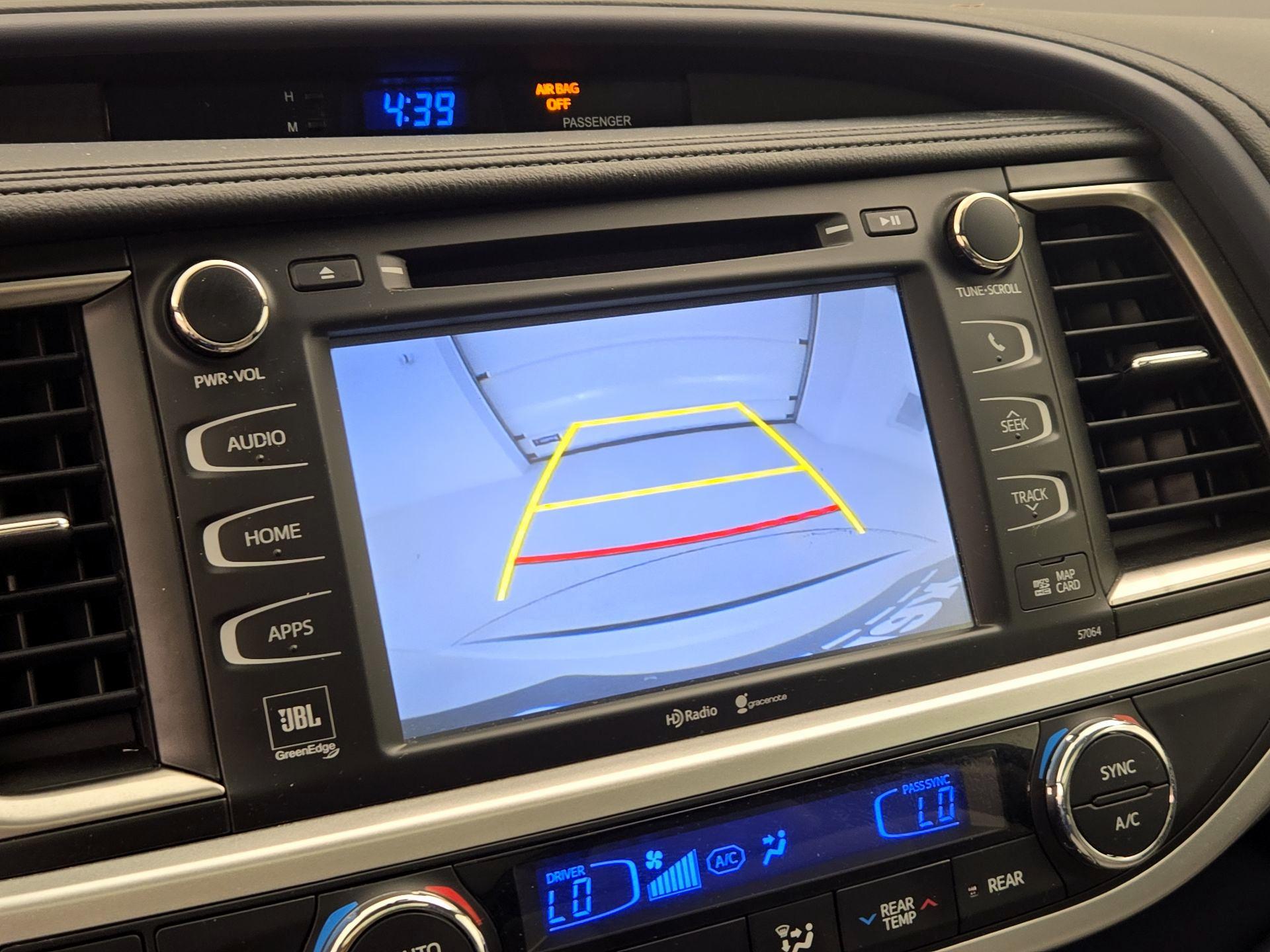 Thumbnail: 2015 Toyota Highlander - 14