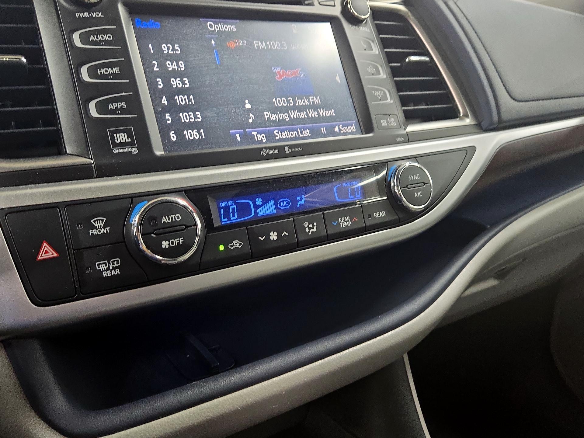 Thumbnail: 2015 Toyota Highlander - 16