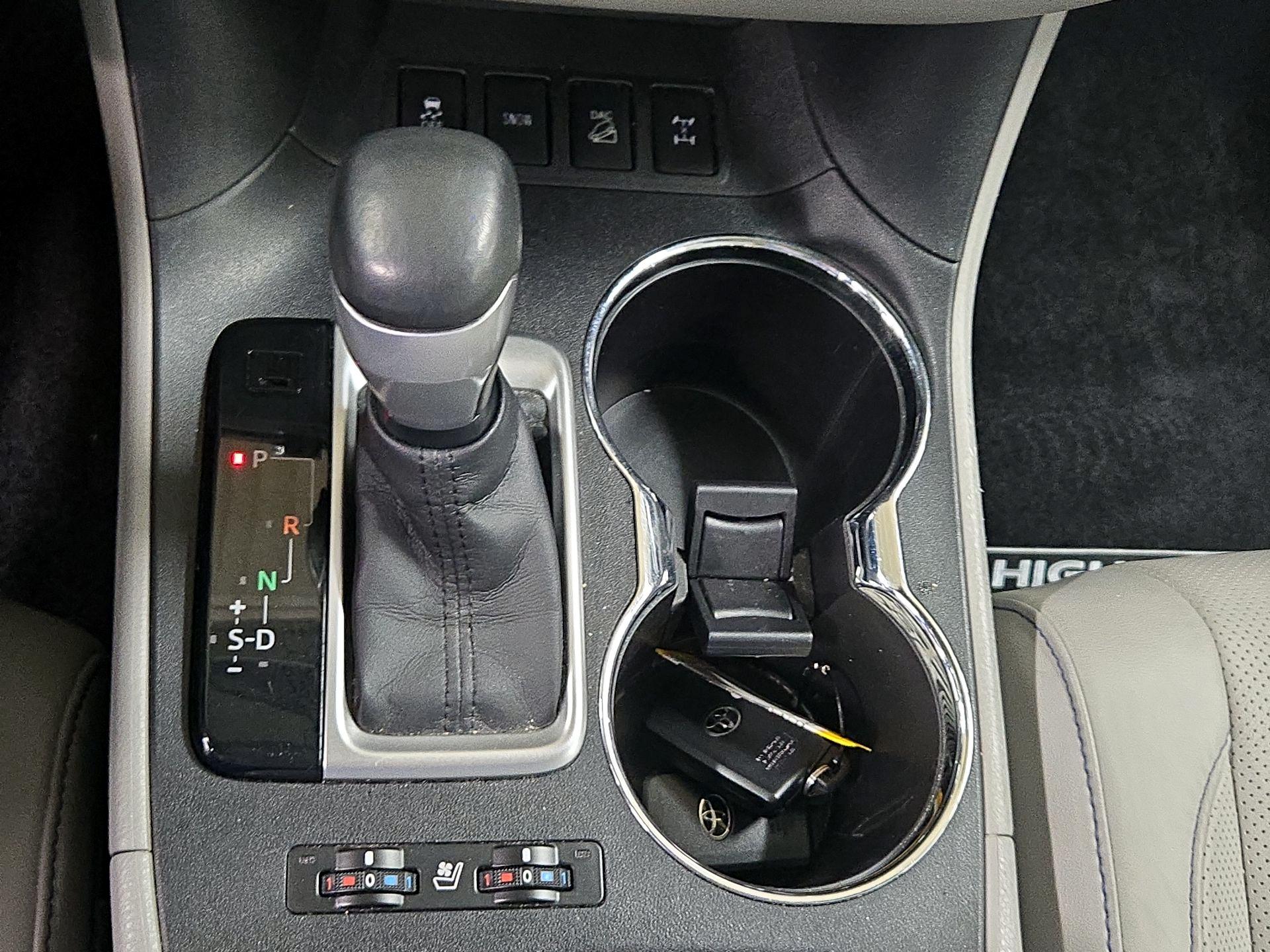 Thumbnail: 2015 Toyota Highlander - 17