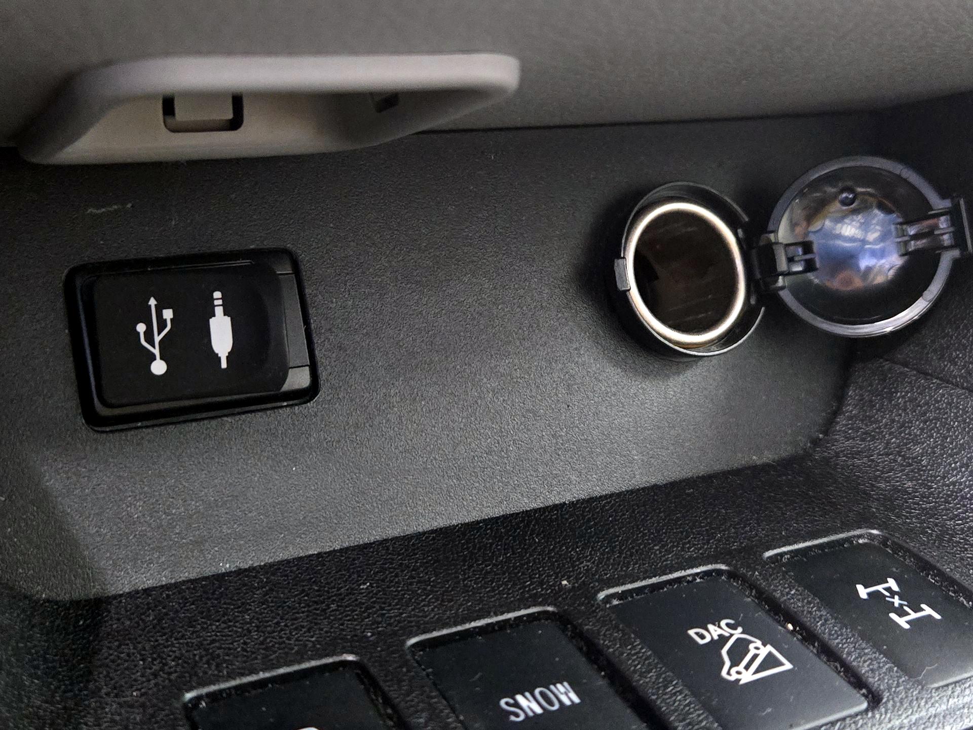 Thumbnail: 2015 Toyota Highlander - 18