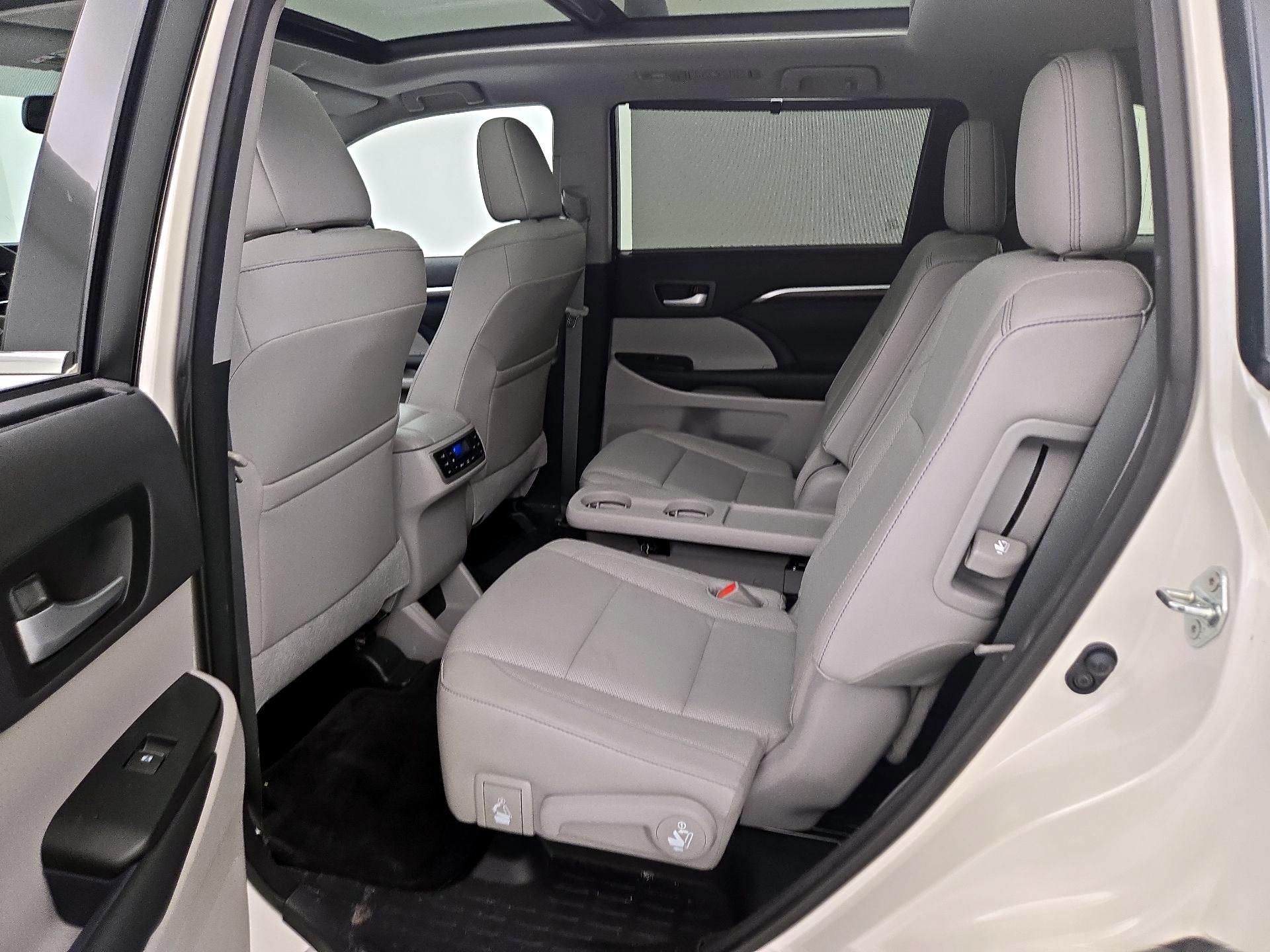 Thumbnail: 2015 Toyota Highlander - 20