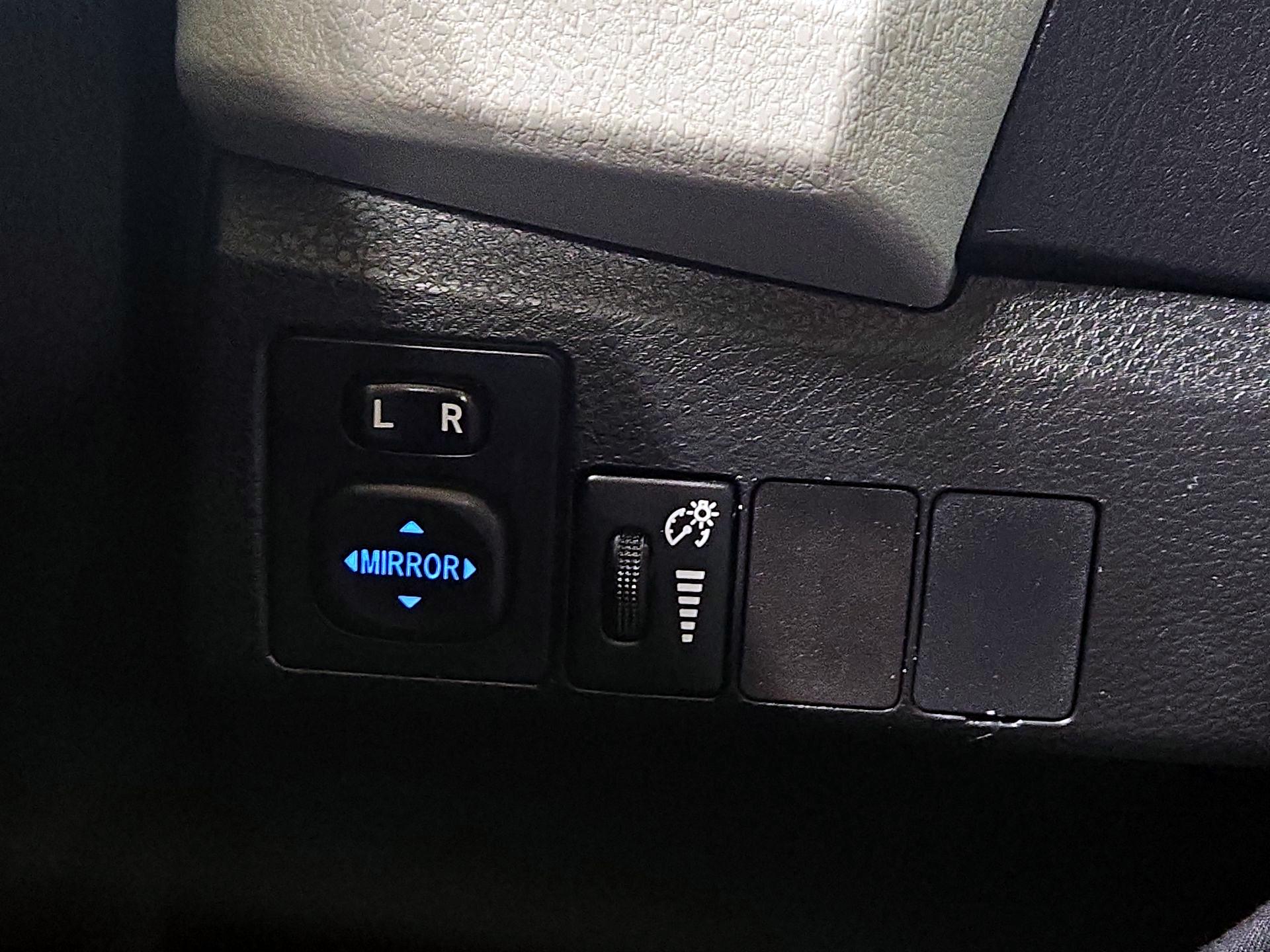 Thumbnail: 2015 Toyota Corolla - 13