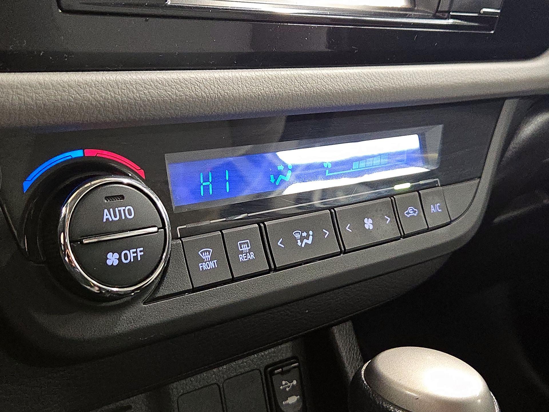 Thumbnail: 2015 Toyota Corolla - 16