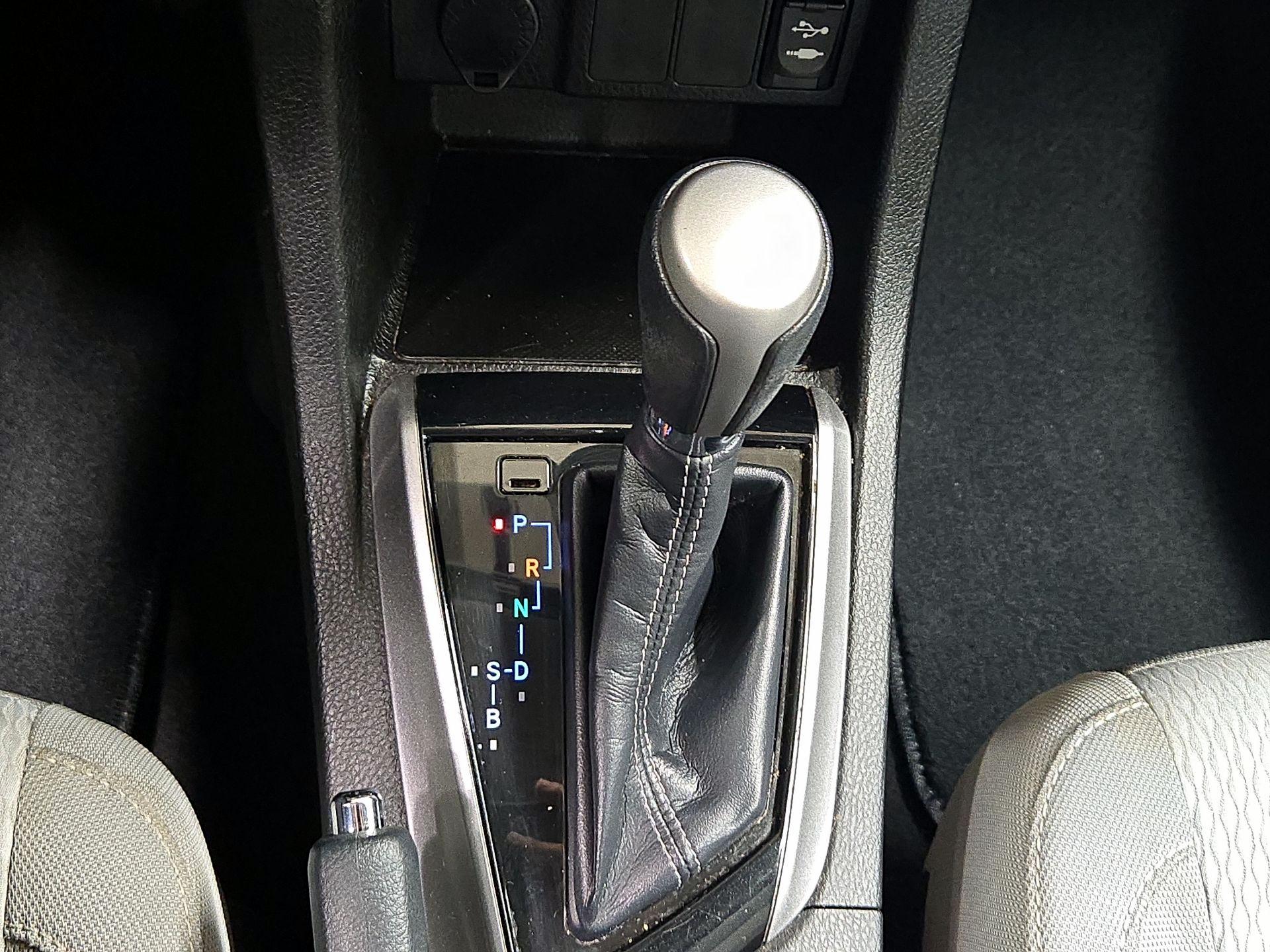 Thumbnail: 2015 Toyota Corolla - 17